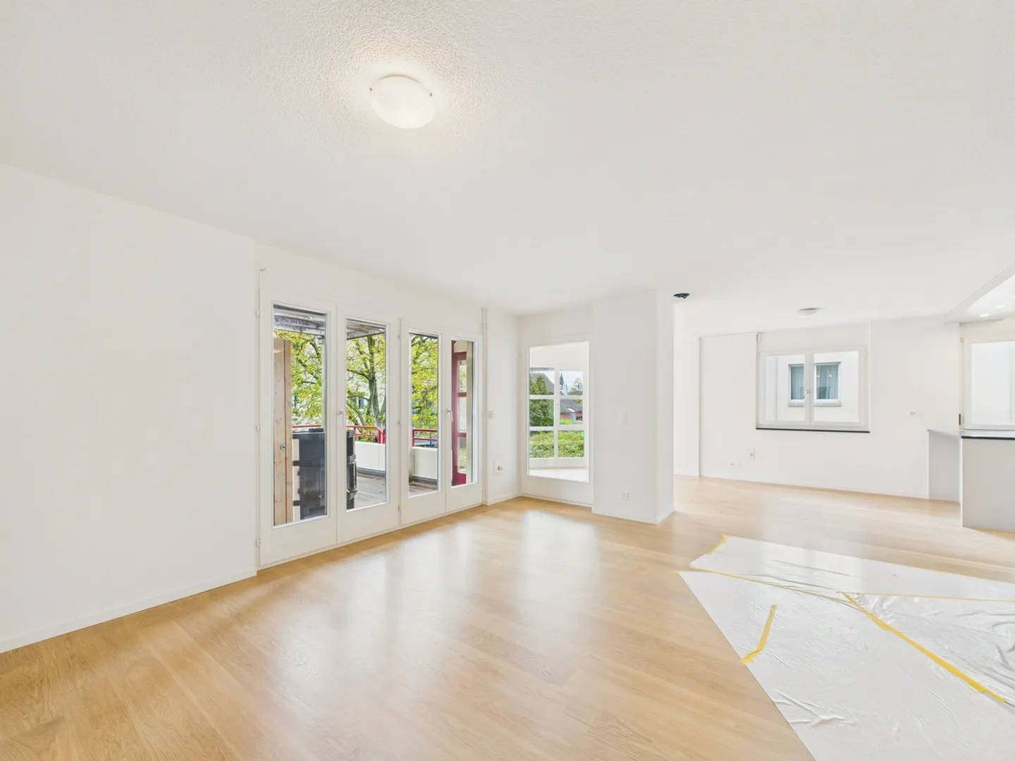 Appartement triplex-maisonette de 6,5 pièces fraîchement rénové à Wallisellen... - Photo 2 sur 9