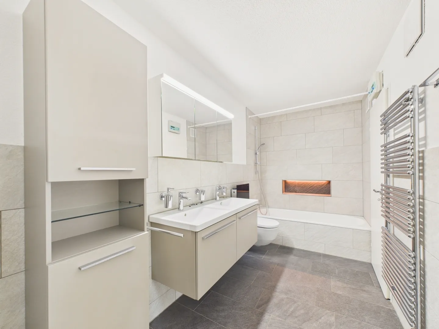 Appartement triplex-maisonette de 6,5 pièces fraîchement rénové à Wallisellen... - Photo 7 sur 9