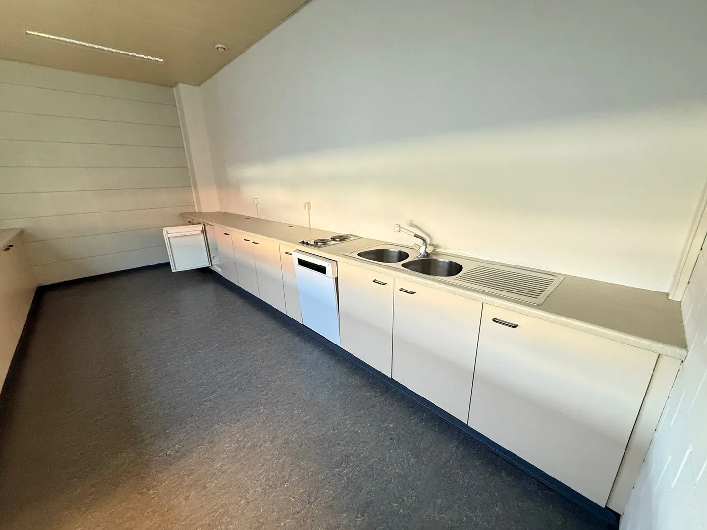 Office/Commercial Spaces of about 318m2 on the 1st Floor near... - Photo 10 of 10