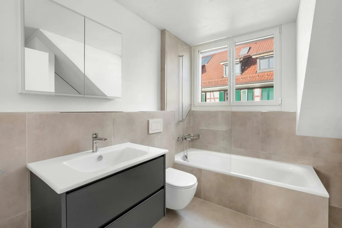 First occupancy: Attic apartment with 195m2 - Compare the m2 price with other properties! - Photo 9 of 13