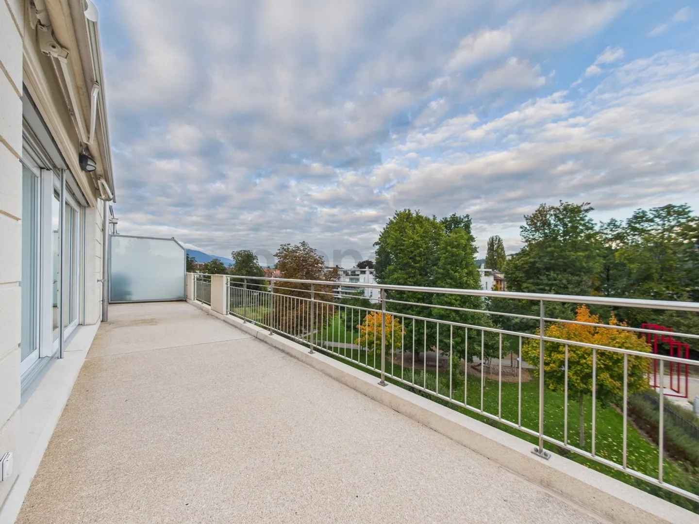 Attico eccezionale, 3.5 locali, 91m², ultimo piano con terrazza di 95m² + vista libera e grande box garage - Foto 11 di 13