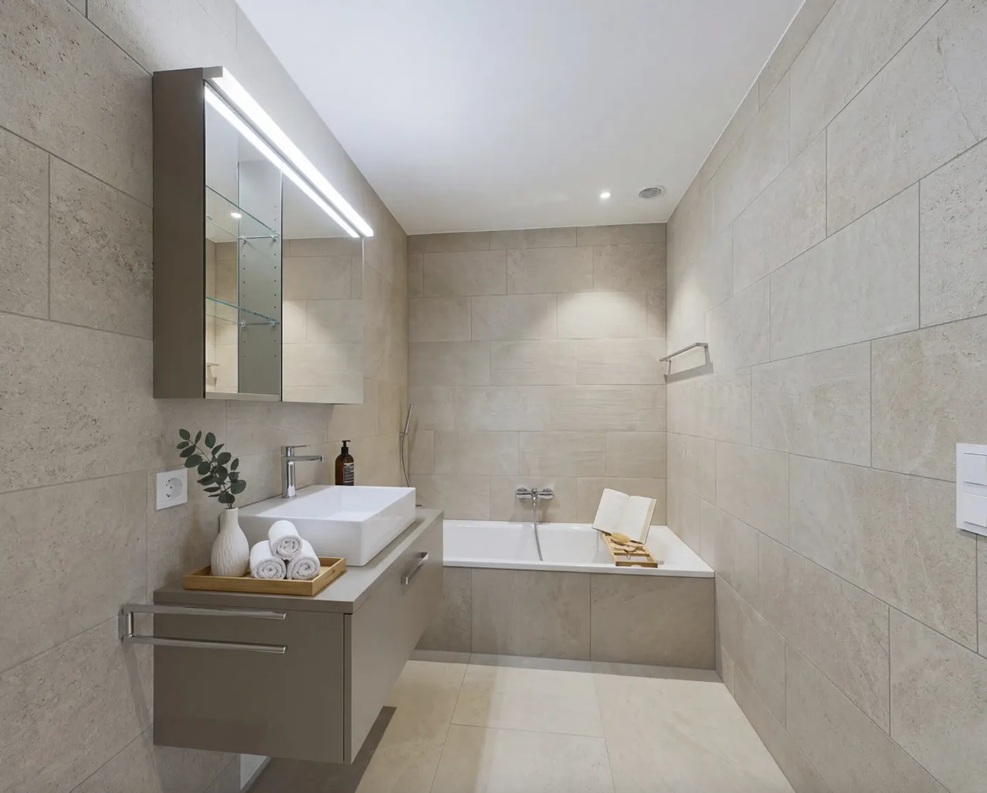 Rare opportunity in the popular 'Three Point' project - Luxury above the rooftops (33rd floor) - Photo 9 of 13