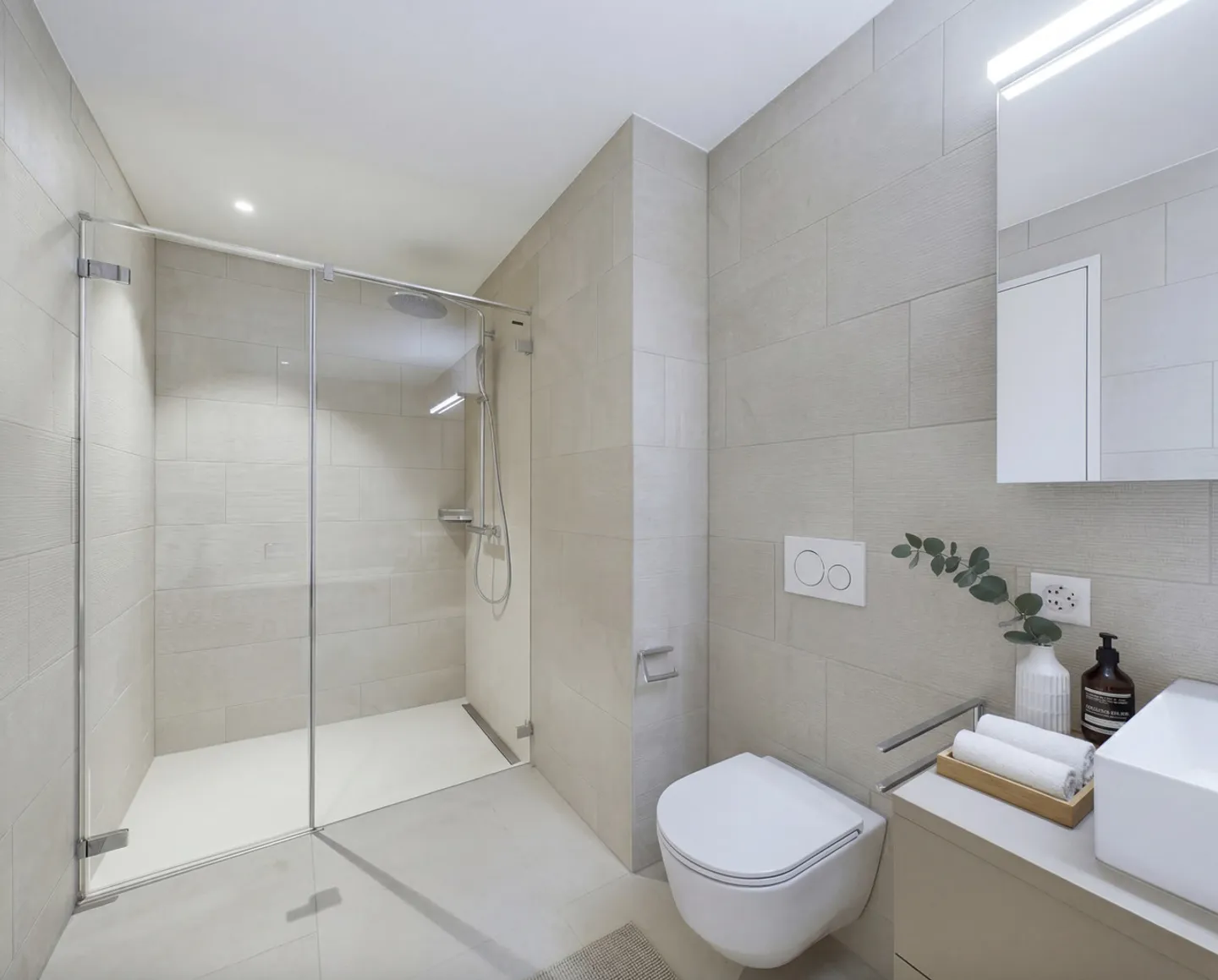 Rare opportunity in the popular 'Three Point' project - Luxury above the rooftops (33rd floor) - Photo 7 of 13