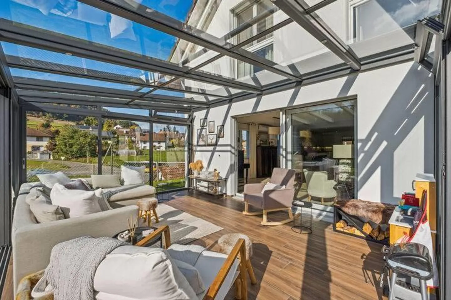 MODERN LIVING WITH TIMELESS ELEGANCE - Photo 7 of 9