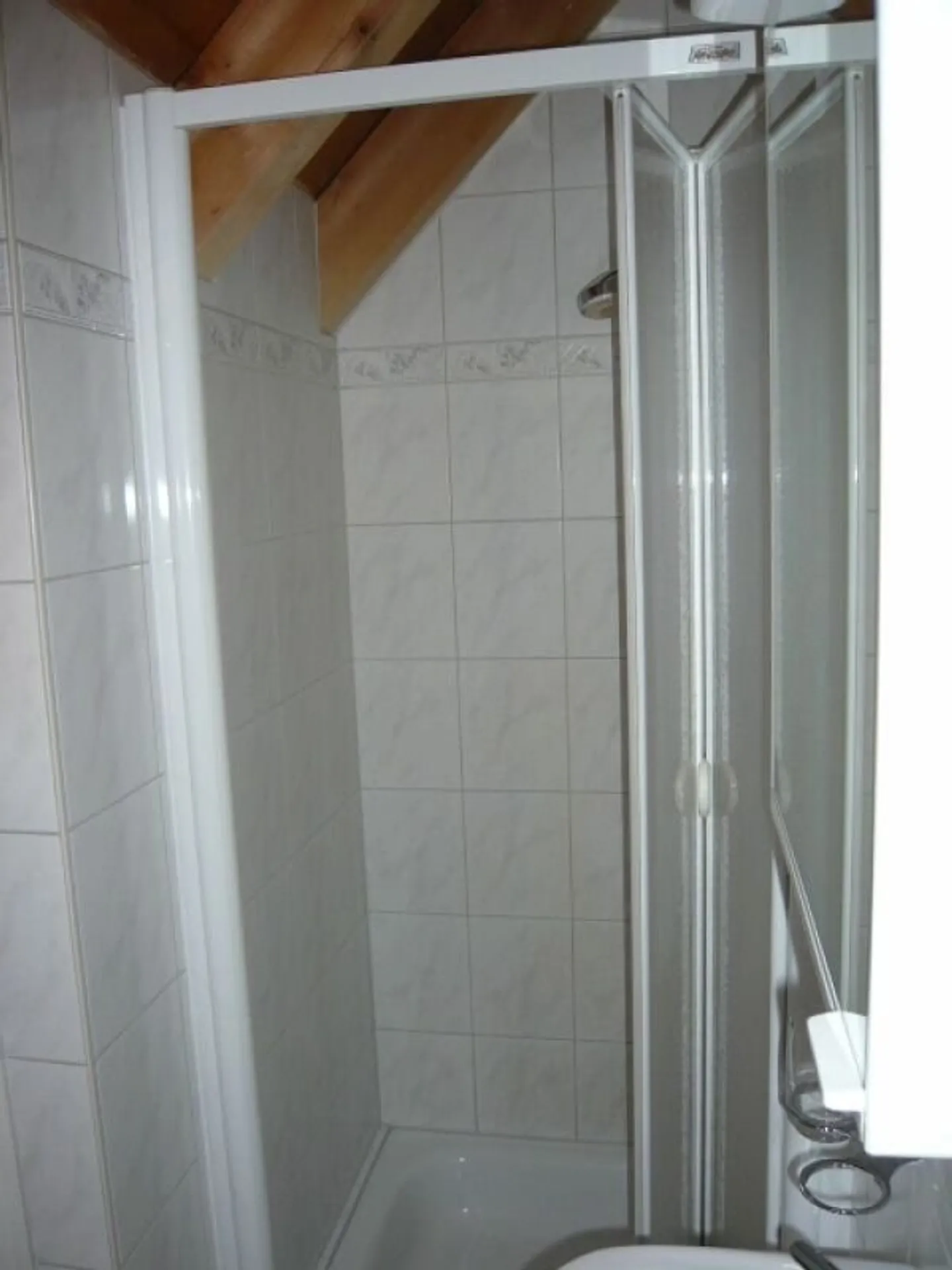 Light-flooded 4.5 room attic apartment - Photo 10 of 11