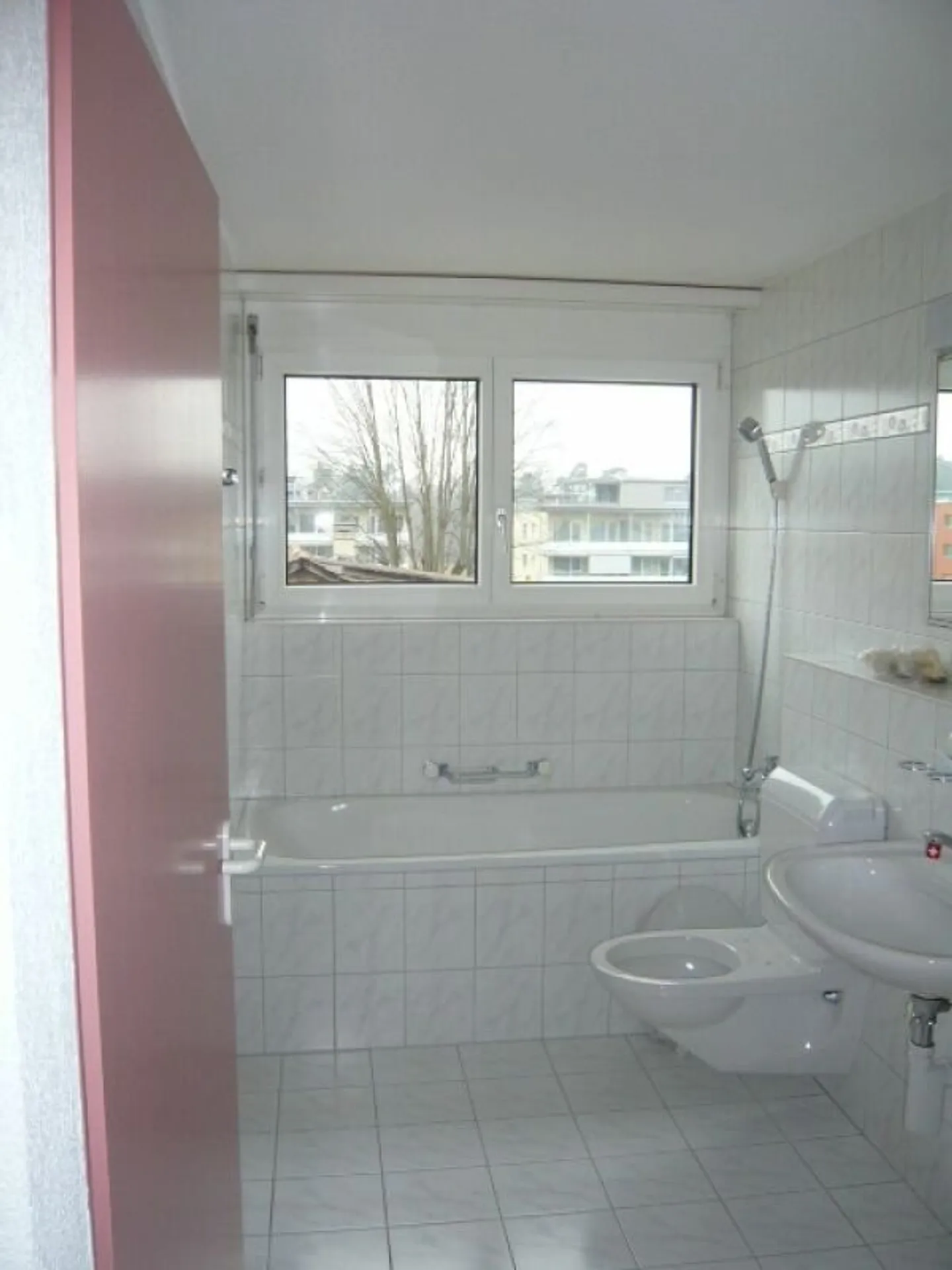 Light-flooded 4.5 room attic apartment - Photo 9 of 11