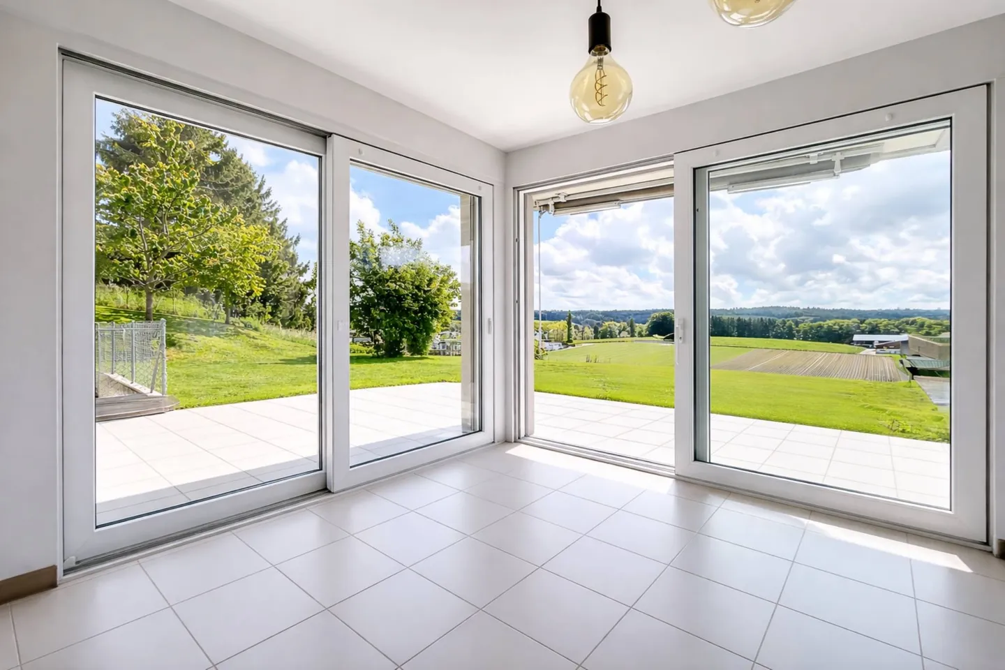 Spacious Apartment with Garden - Photo 2 of 13
