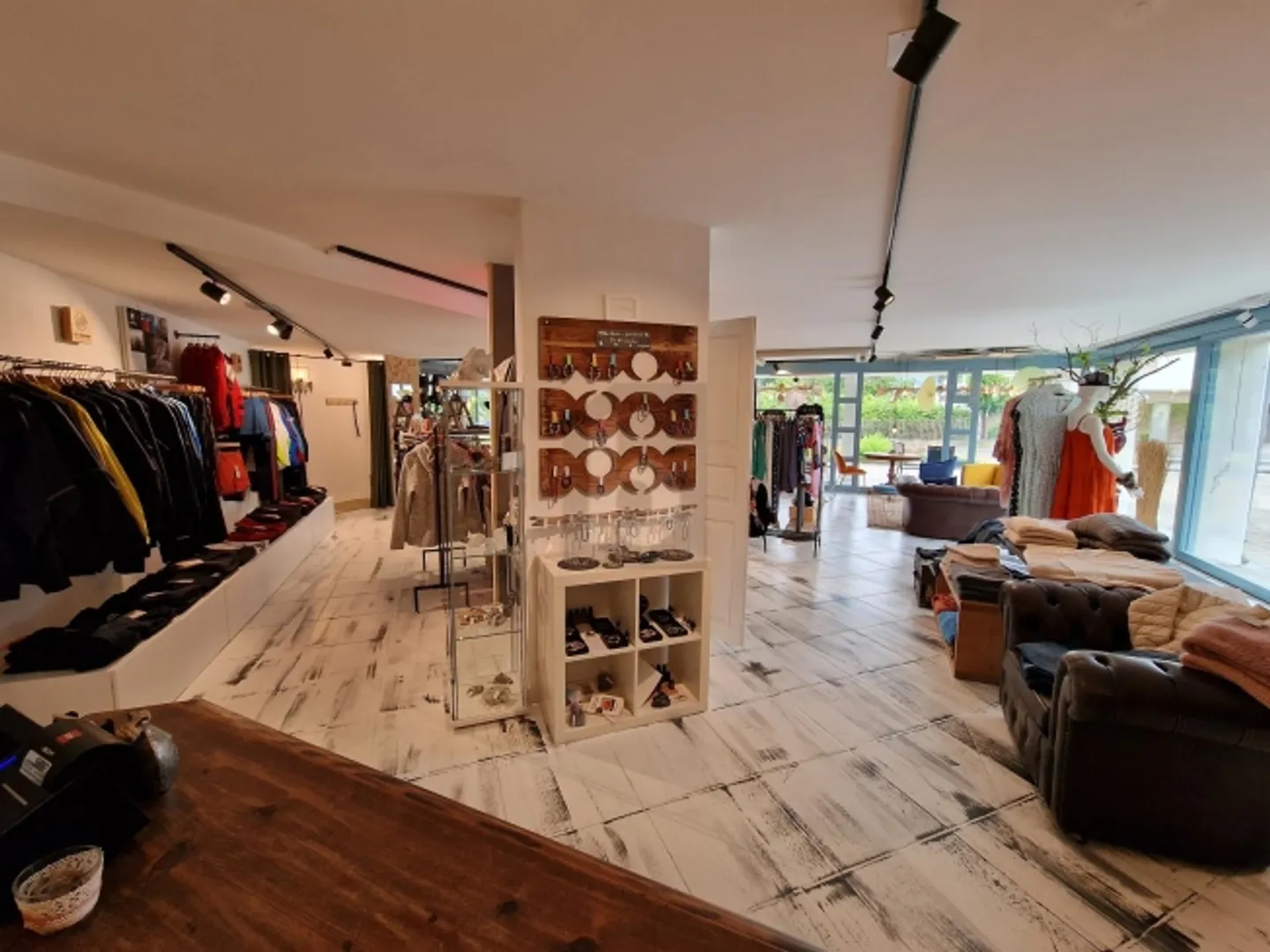 «EINZIGARTIGE RÄUMLICHKEITEN» - Foto 1 von 4