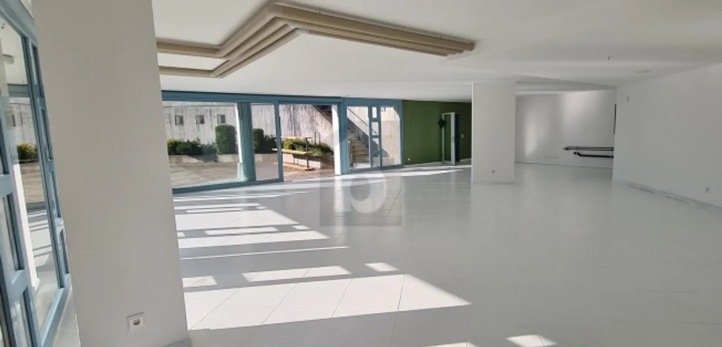 «EINZIGARTIGE RÄUMLICHKEITEN» - Foto 2 von 4