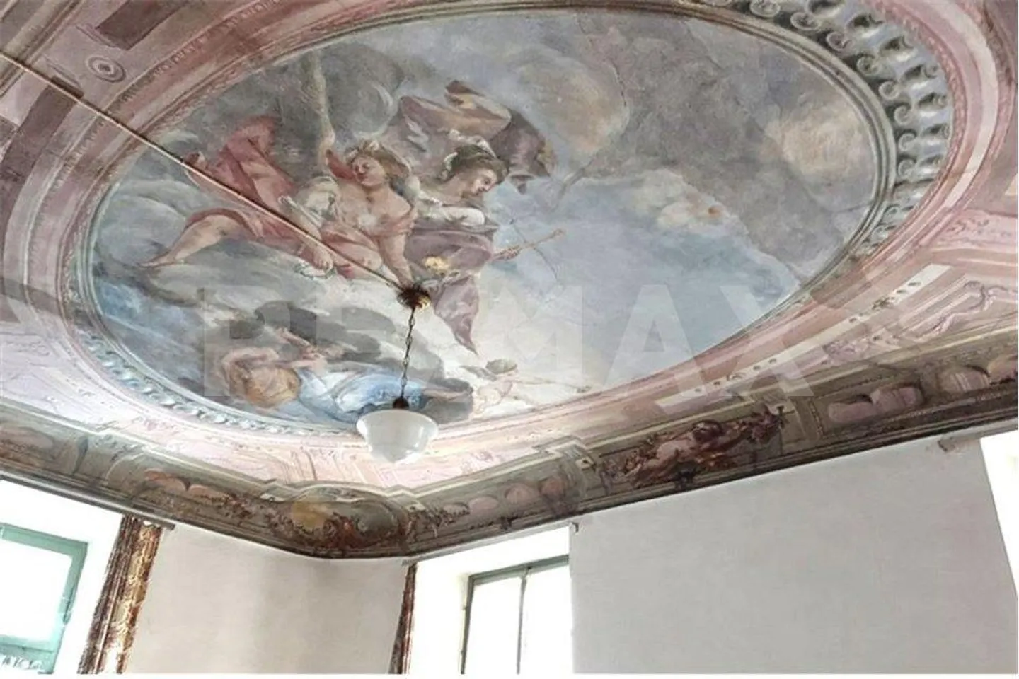 Antico domicilio con soffitta e piccolo cortile/giardino, da ristrutturare - Foto 6 di 10