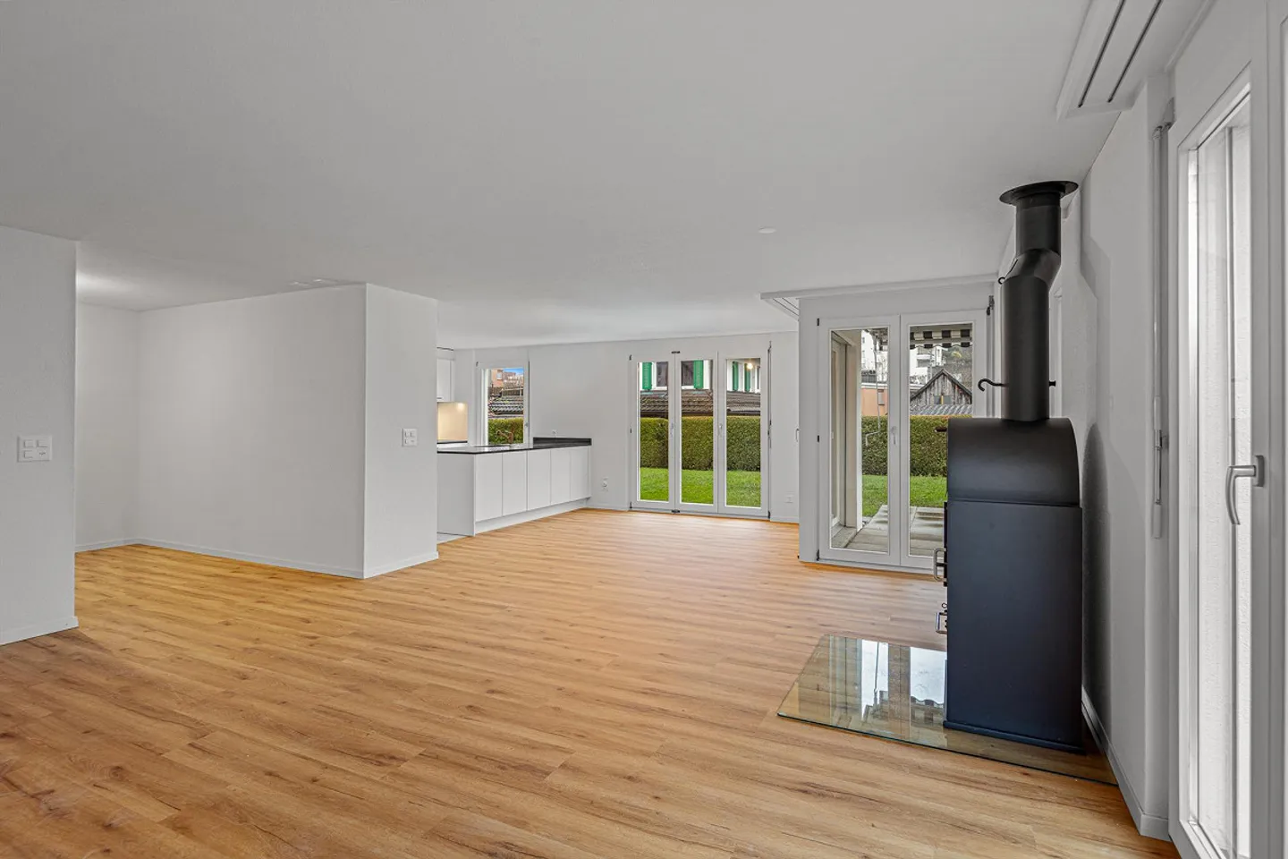 Maison familiale jumelée avec appartement et grenier aménagé - Photo 3 sur 13