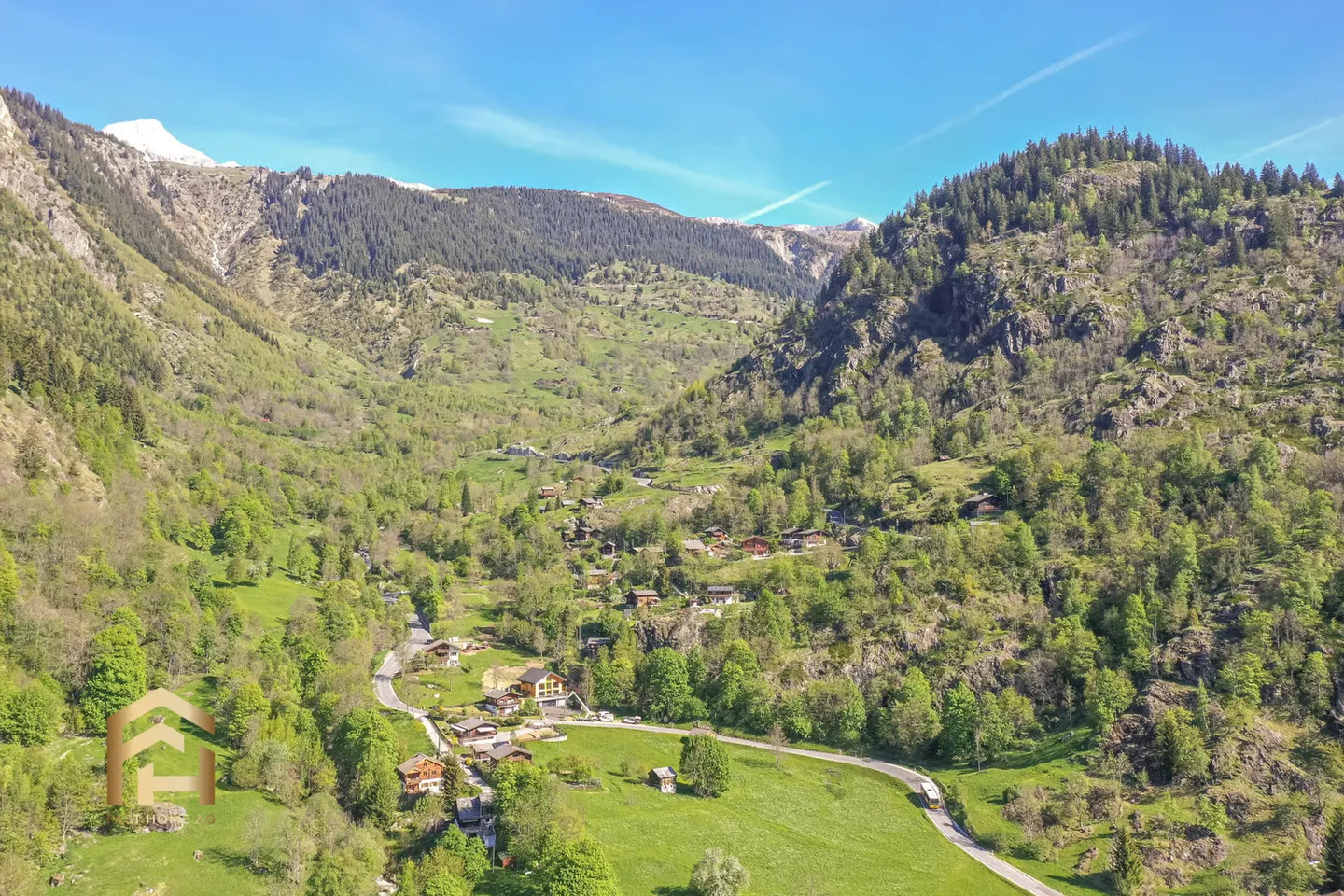 Last chance: Your chalet in the Valais mountains in 6 months - Photo 5 of 13