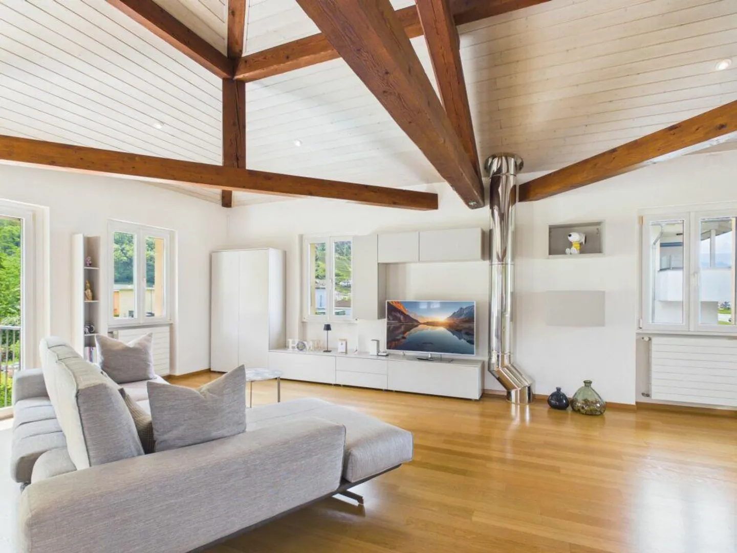 Elegant single-family house with large garden and swimming pool - Photo 18 of 22