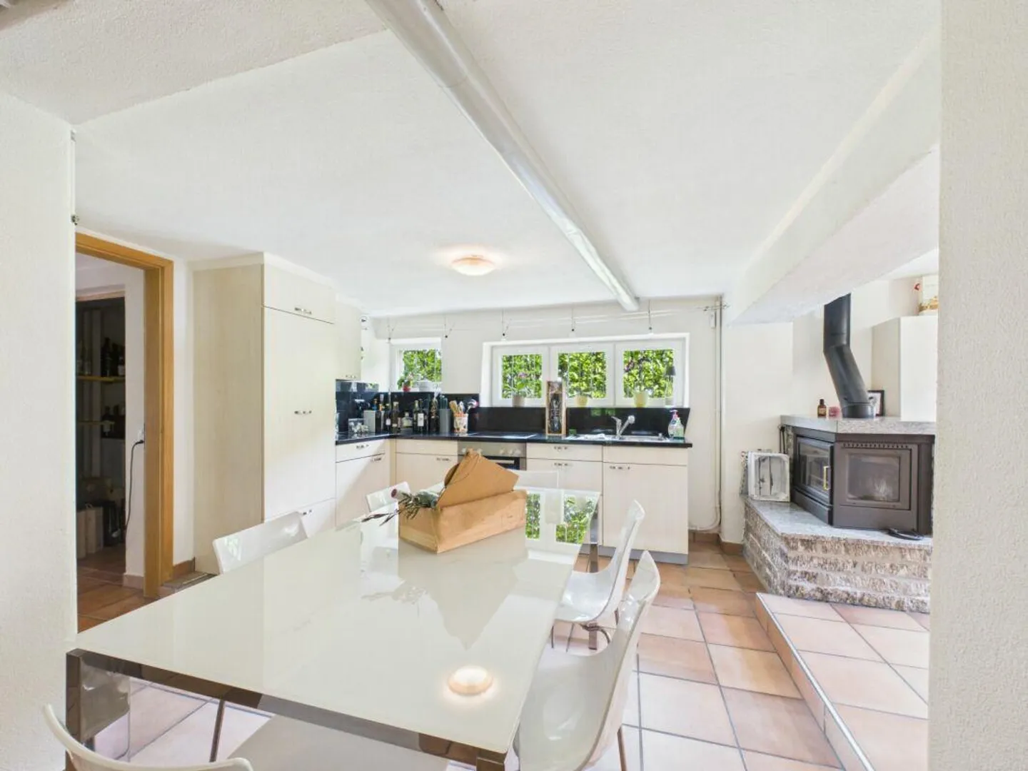 Elegant single-family house with large garden and swimming pool - Photo 20 of 22