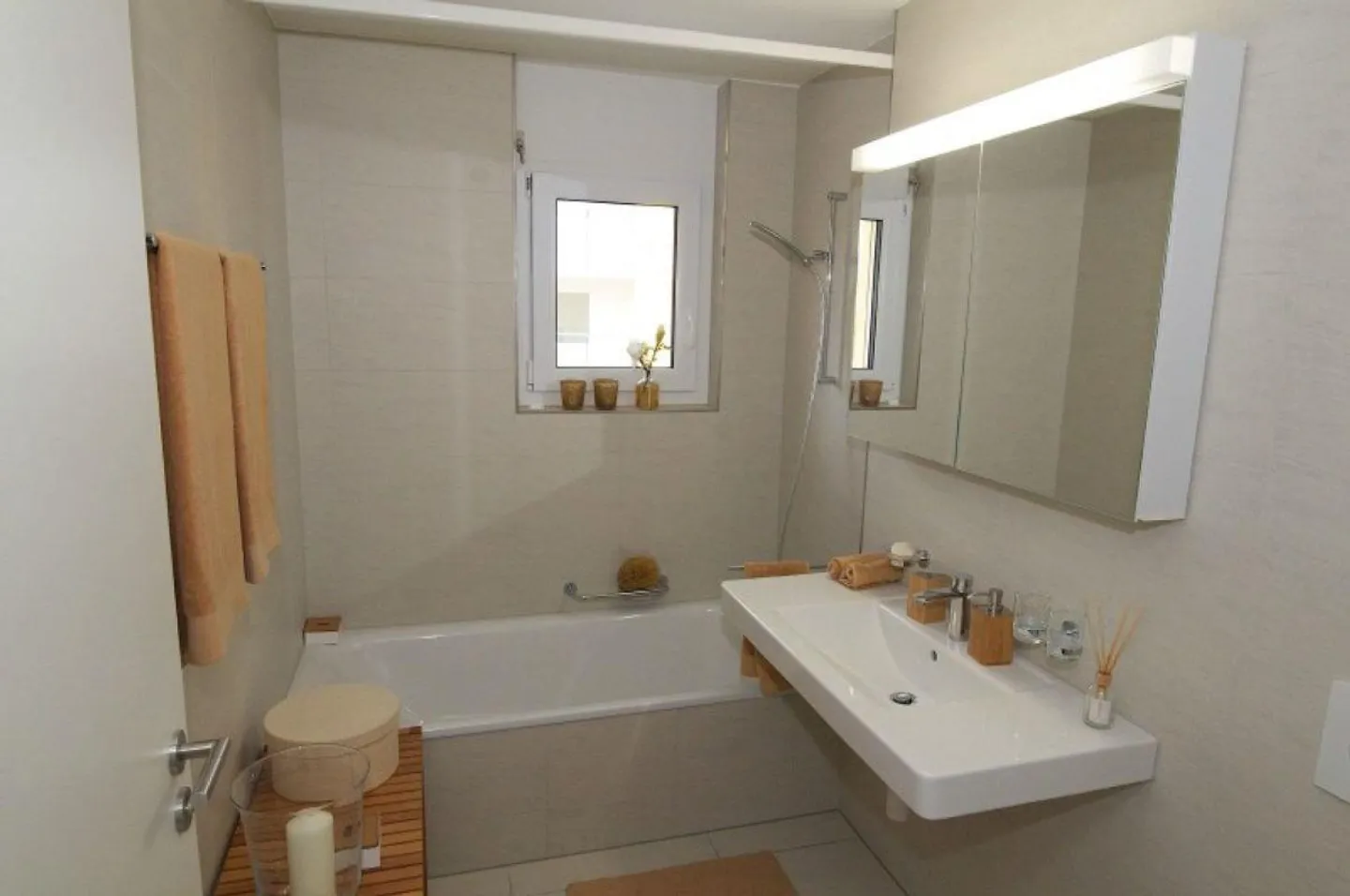 Dreamlike apartment with large balcony! - Photo 4 of 8