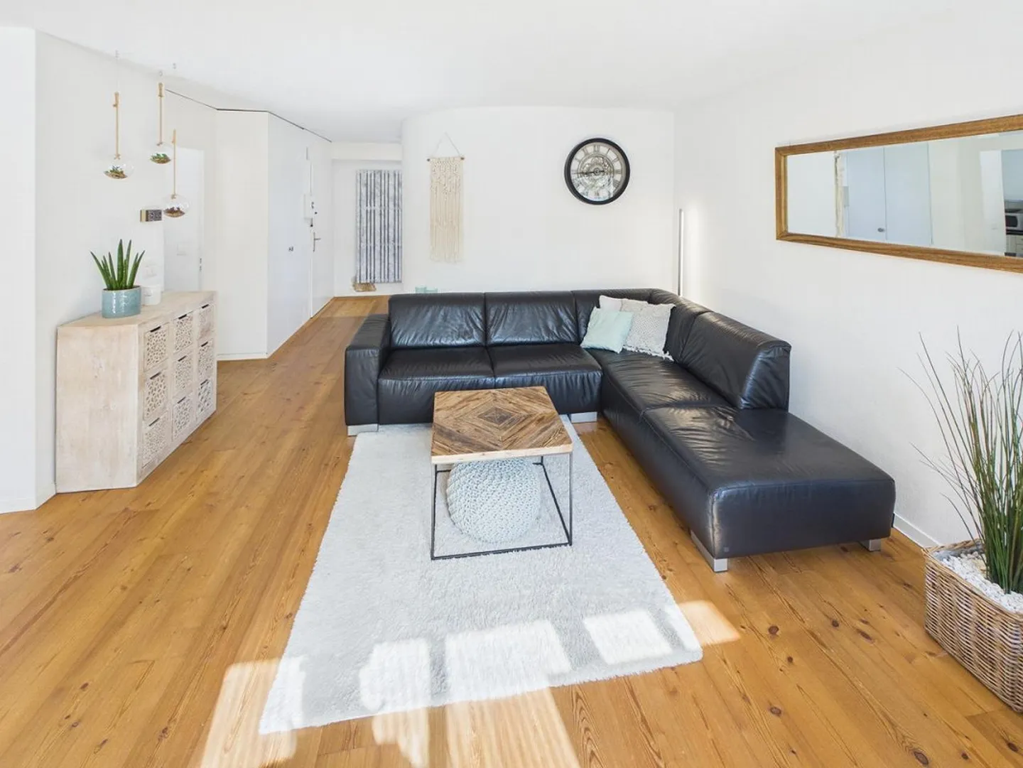 Maison individuelle en rangée de 6,5 pièces rénovée avec style - Photo 2 sur 26