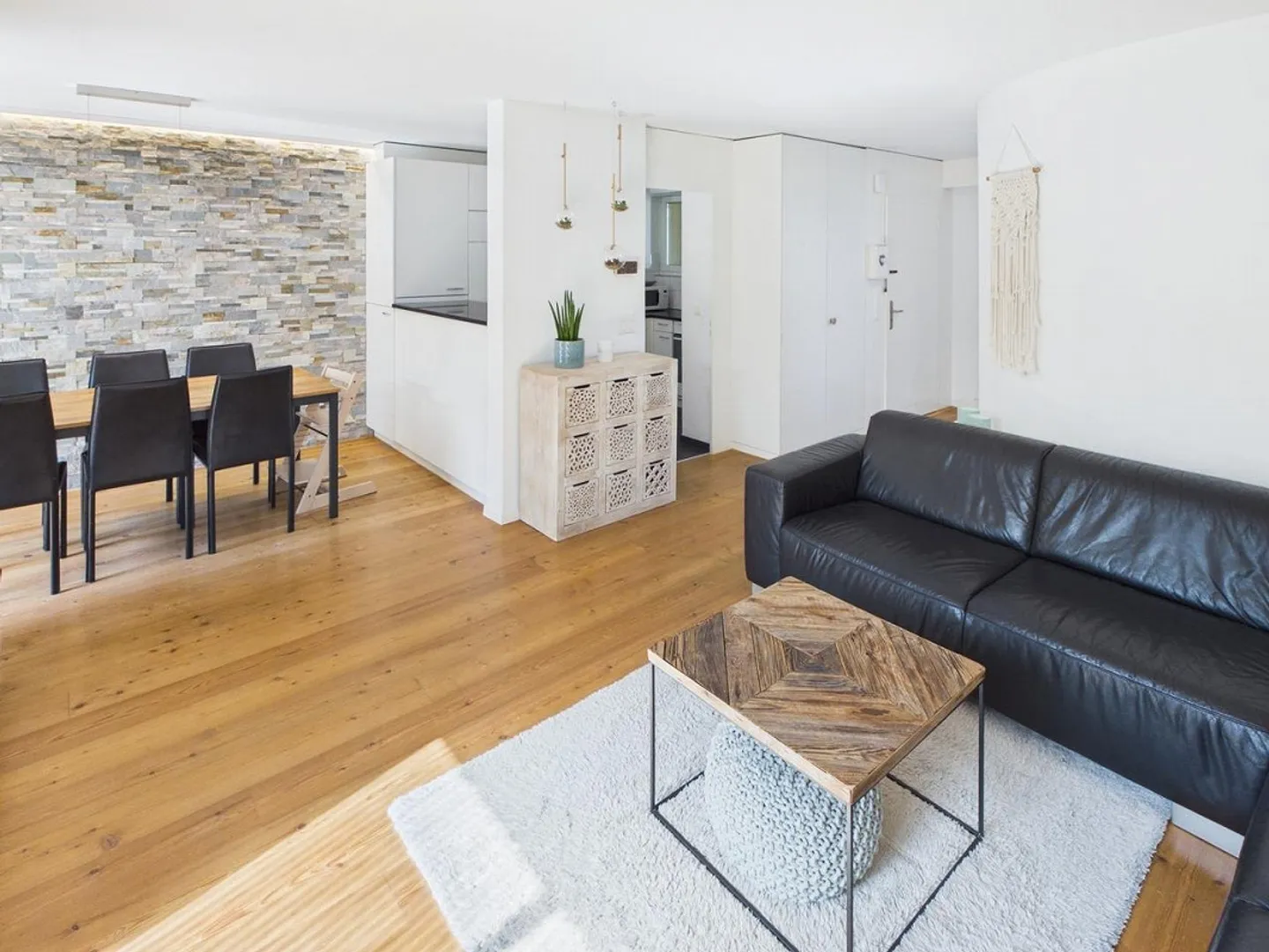 Maison individuelle en rangée de 6,5 pièces rénovée avec style - Photo 3 sur 26