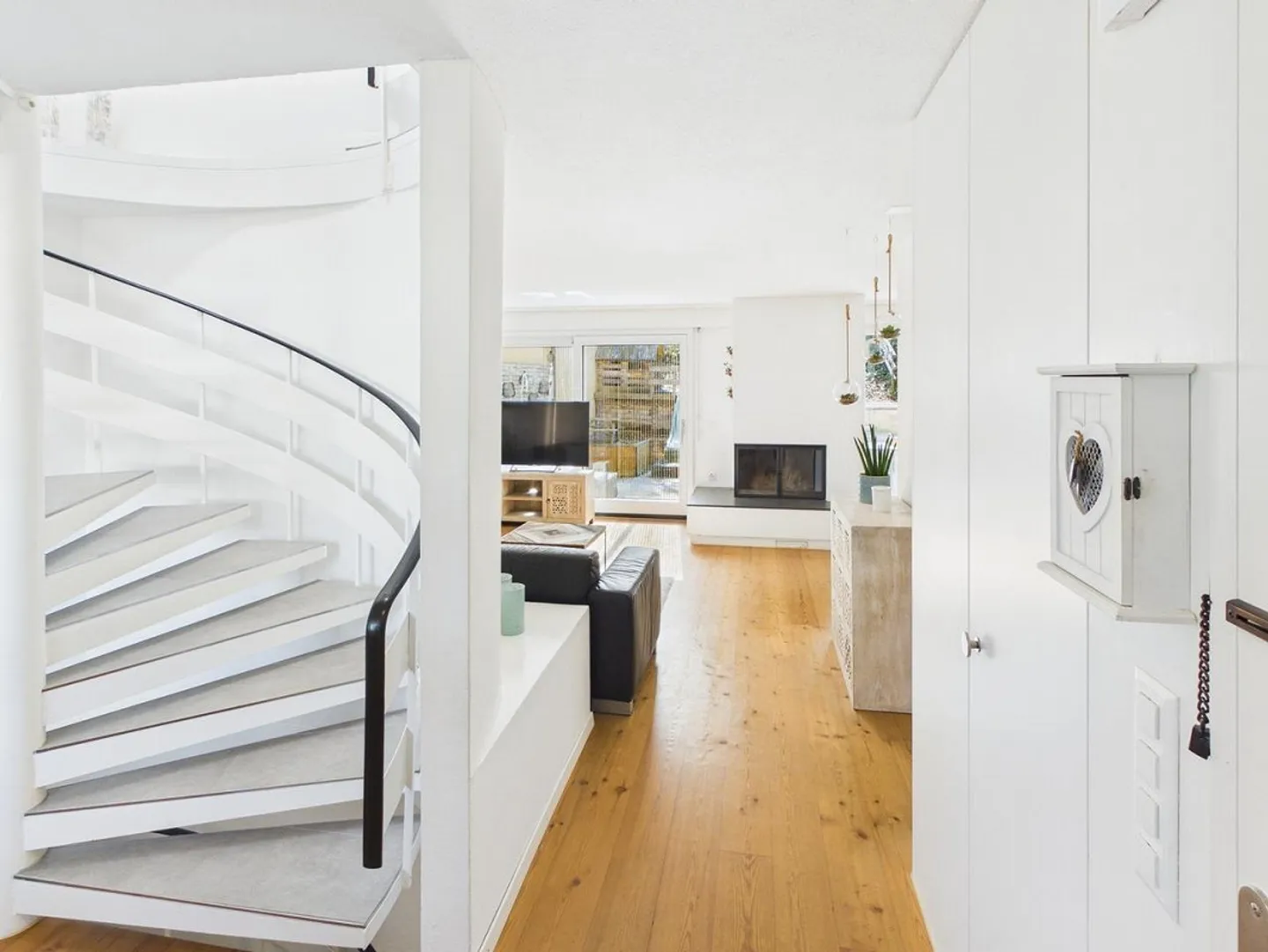 Maison individuelle en rangée de 6,5 pièces rénovée avec style - Photo 6 sur 26