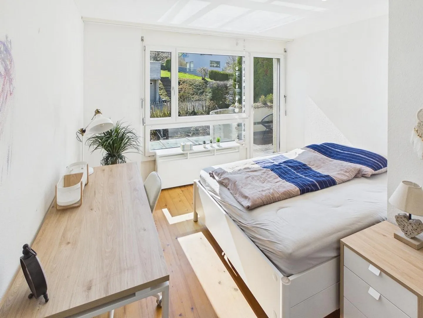 Maison individuelle en rangée de 6,5 pièces rénovée avec style - Photo 7 sur 26