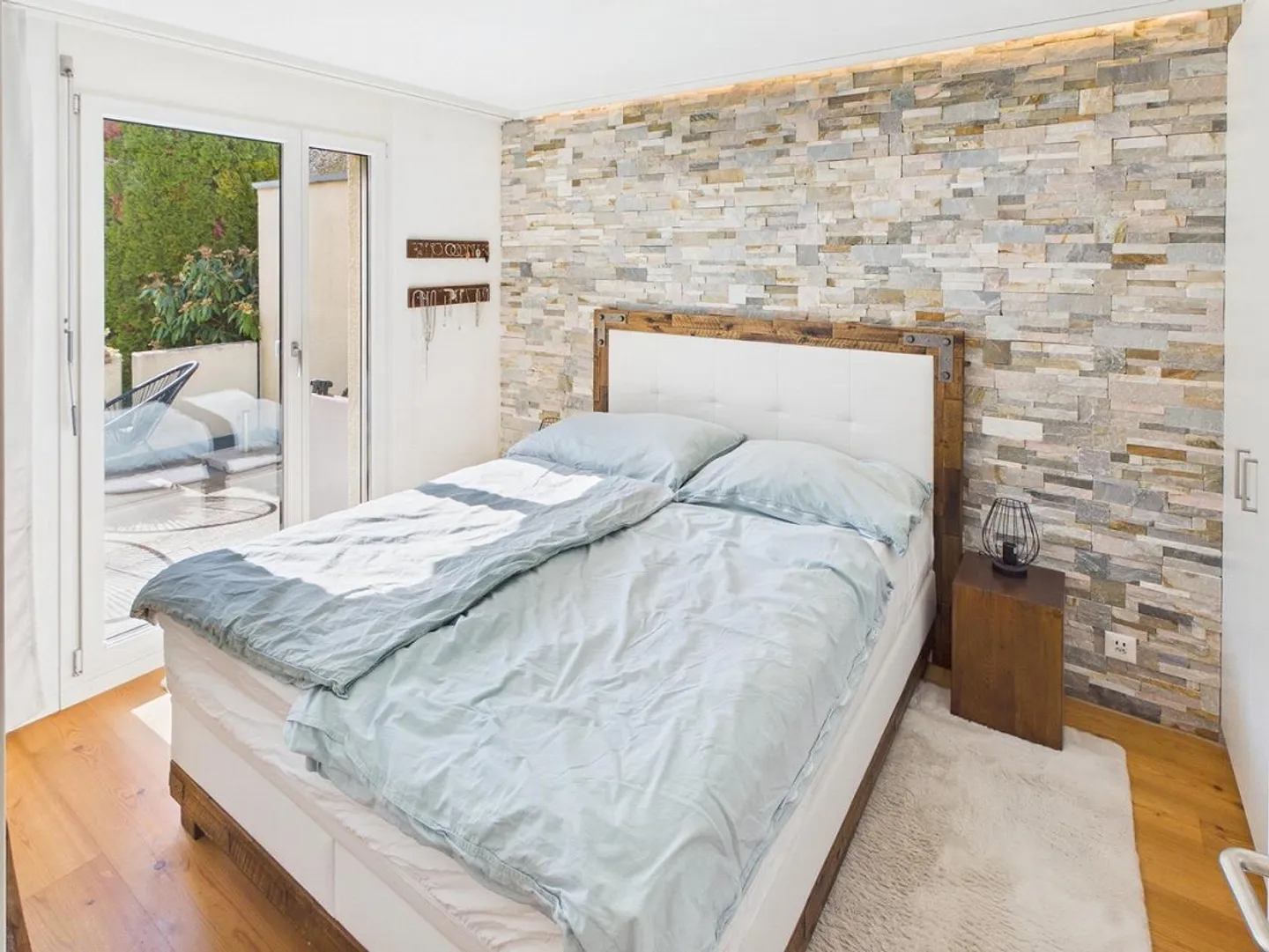 Maison individuelle en rangée de 6,5 pièces rénovée avec style - Photo 8 sur 26