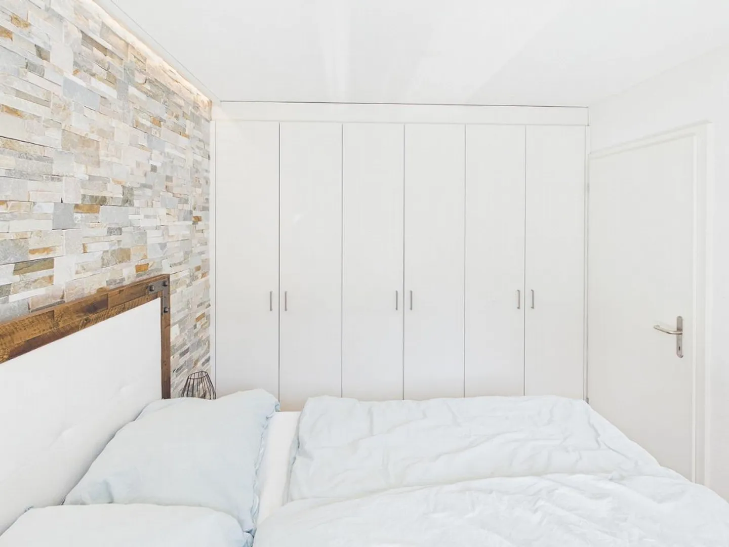 Maison individuelle en rangée de 6,5 pièces rénovée avec style - Photo 10 sur 26