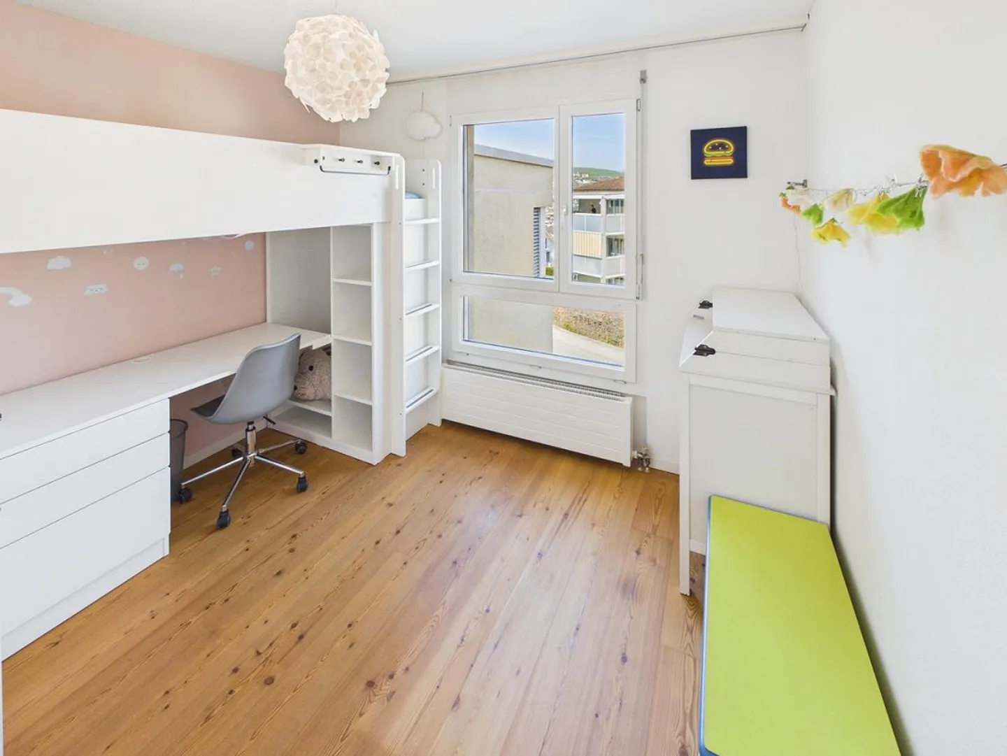 Maison individuelle en rangée de 6,5 pièces rénovée avec style - Photo 12 sur 26