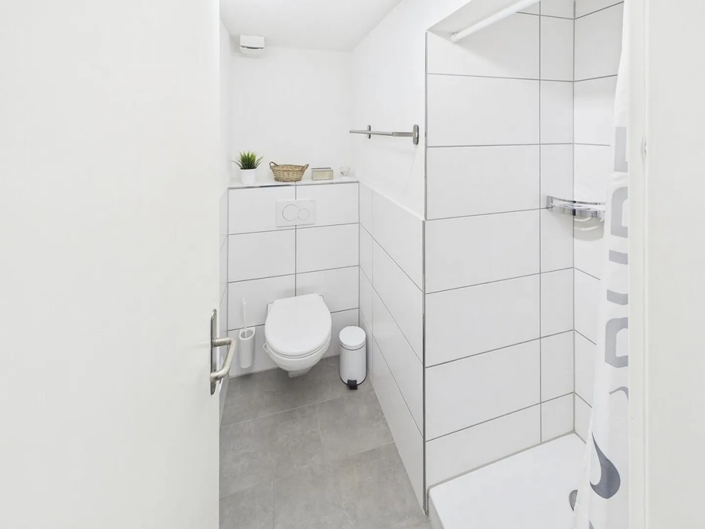 Maison individuelle en rangée de 6,5 pièces rénovée avec style - Photo 14 sur 26