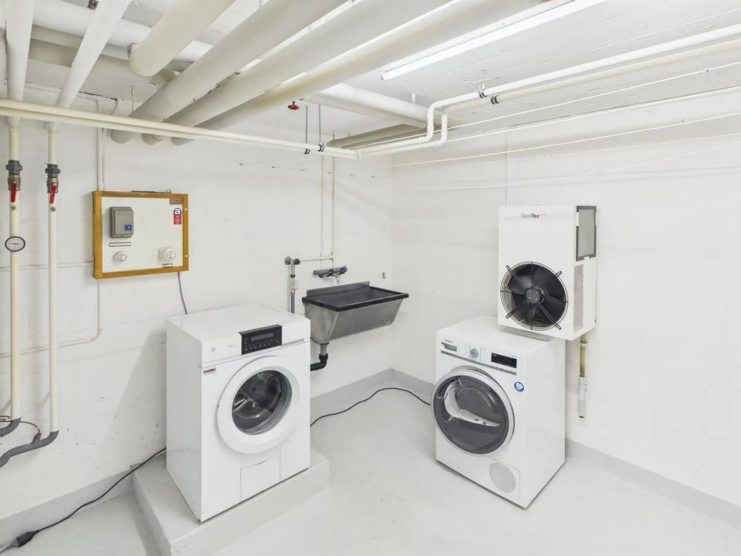 Maison individuelle en rangée de 6,5 pièces rénovée avec style - Photo 15 sur 26