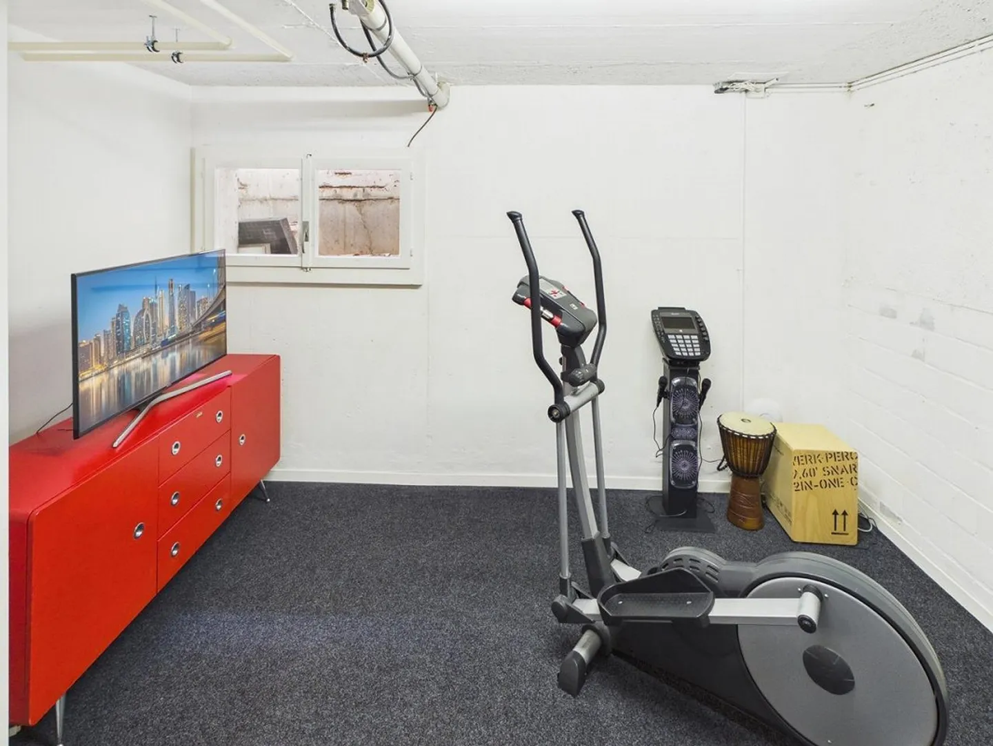 Maison individuelle en rangée de 6,5 pièces rénovée avec style - Photo 16 sur 26