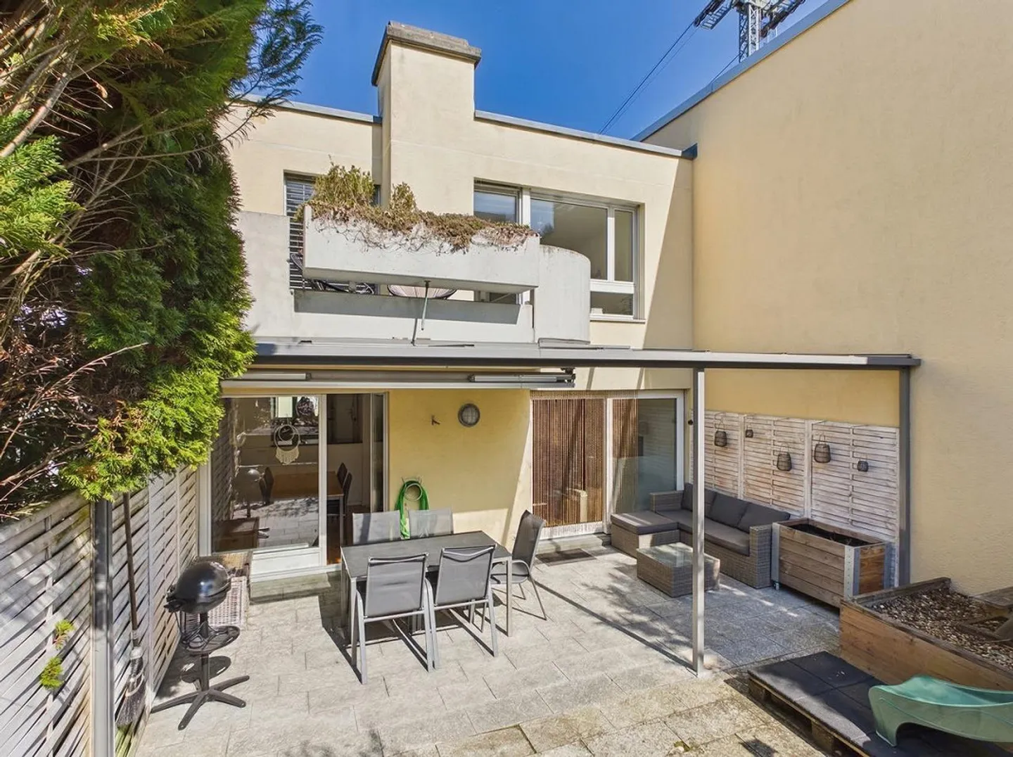 Maison individuelle en rangée de 6,5 pièces rénovée avec style - Photo 19 sur 26