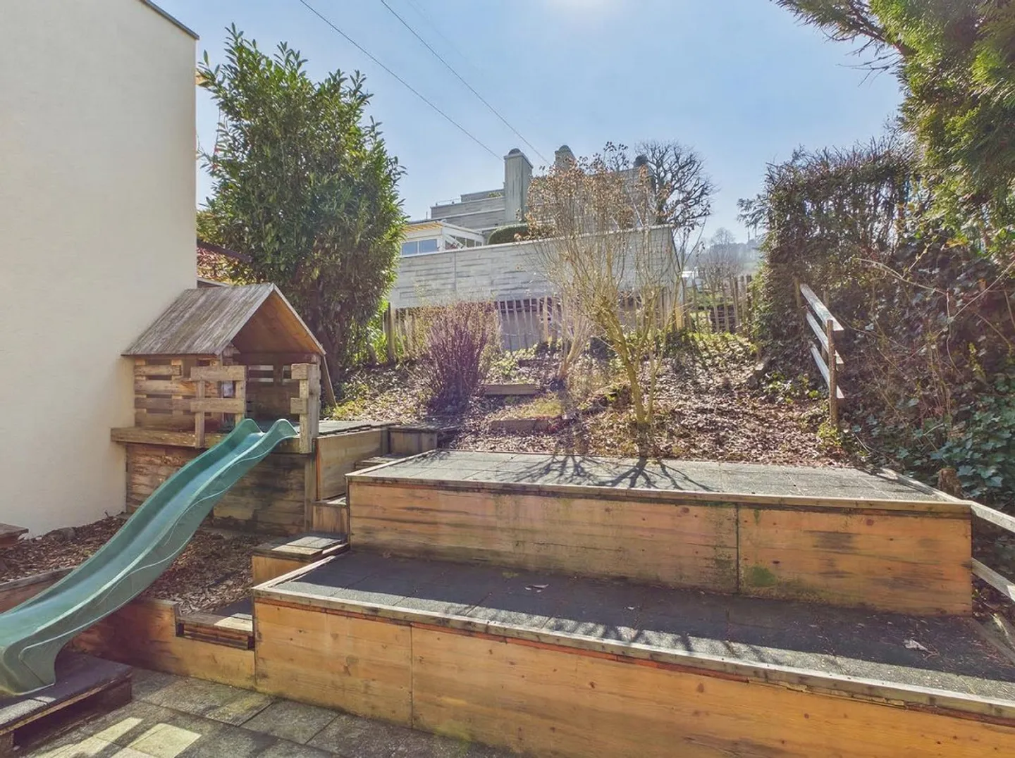 Maison individuelle en rangée de 6,5 pièces rénovée avec style - Photo 20 sur 26