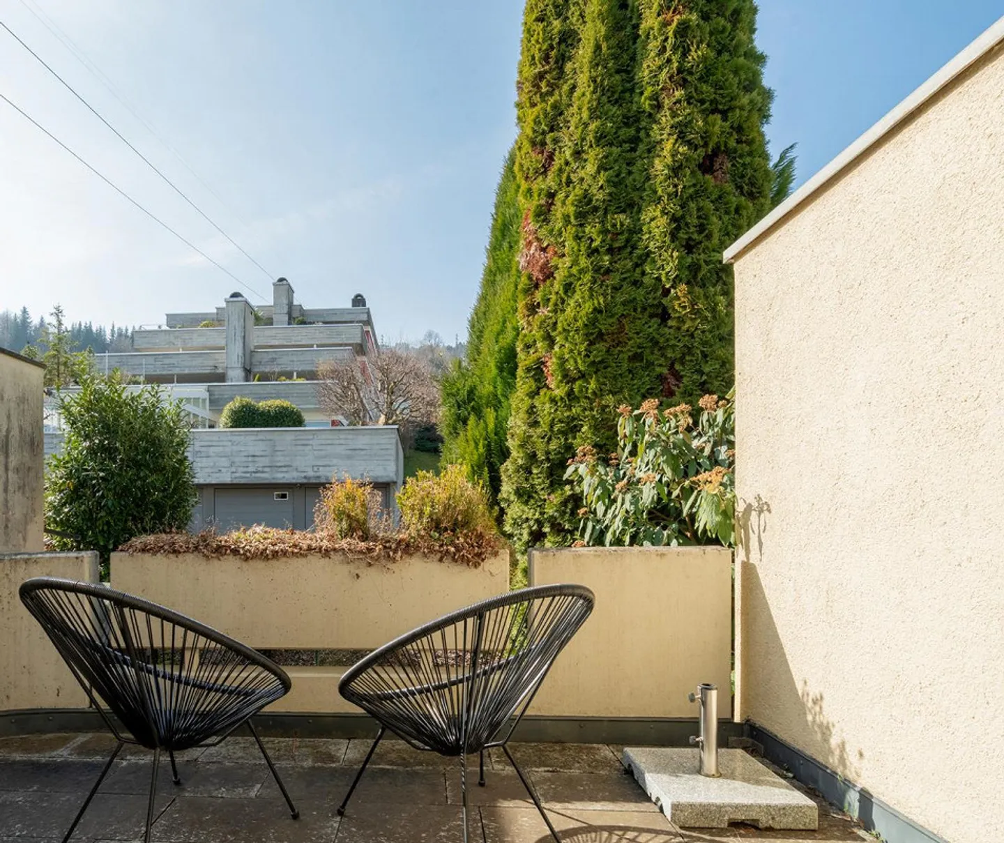 Maison individuelle en rangée de 6,5 pièces rénovée avec style - Photo 21 sur 26