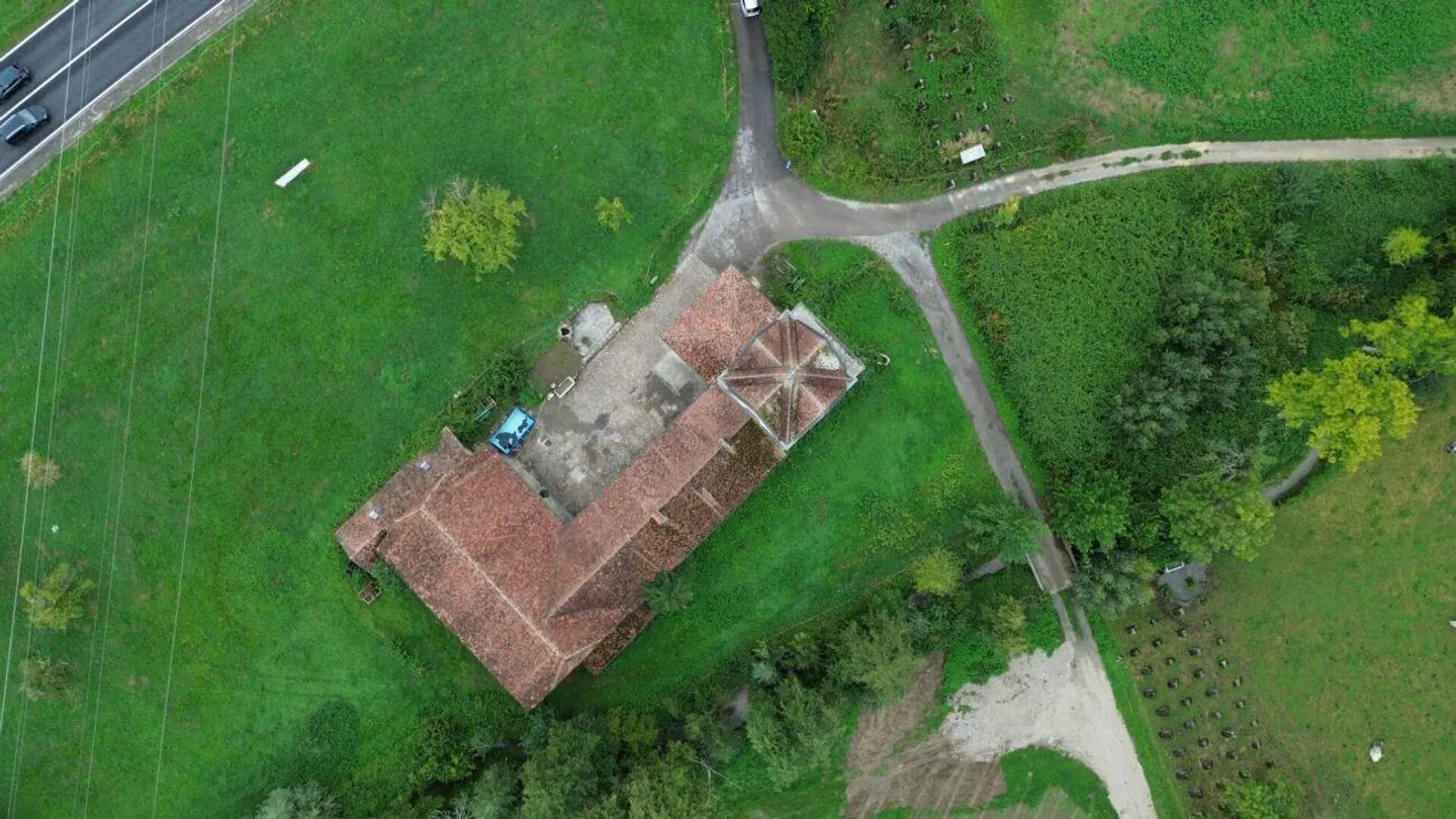 A declaration of love with potential: Historical living and working at Lake Murten. - Photo 3 of 13