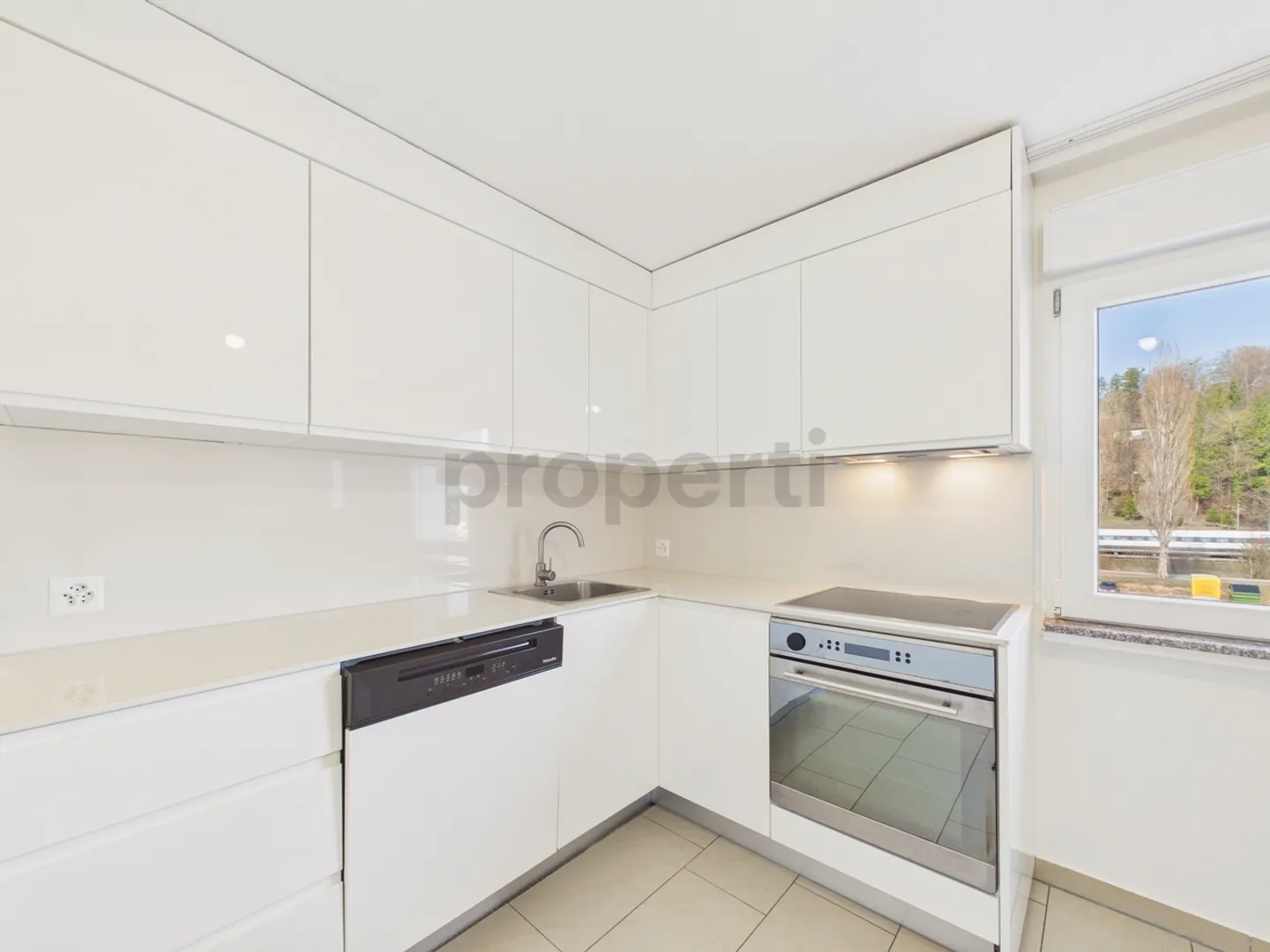 Newly renovated 5-room single-family house with practical basement, Elsau - Photo 2 of 12