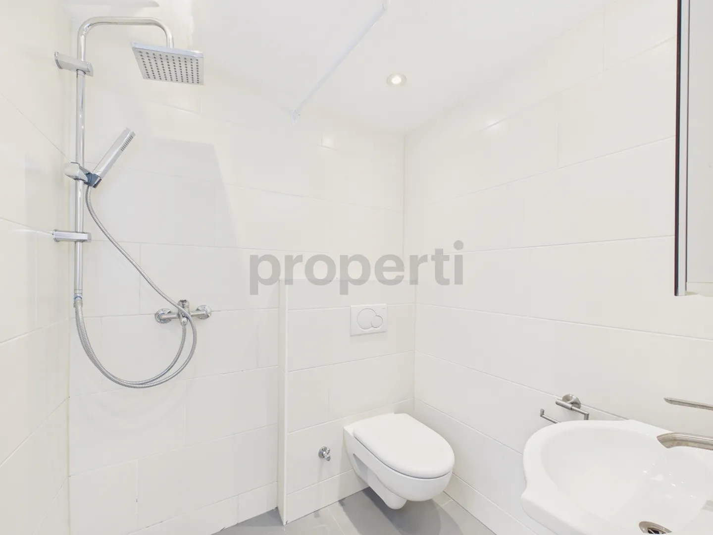 Newly renovated 5-room single-family house with practical basement, Elsau - Photo 7 of 12