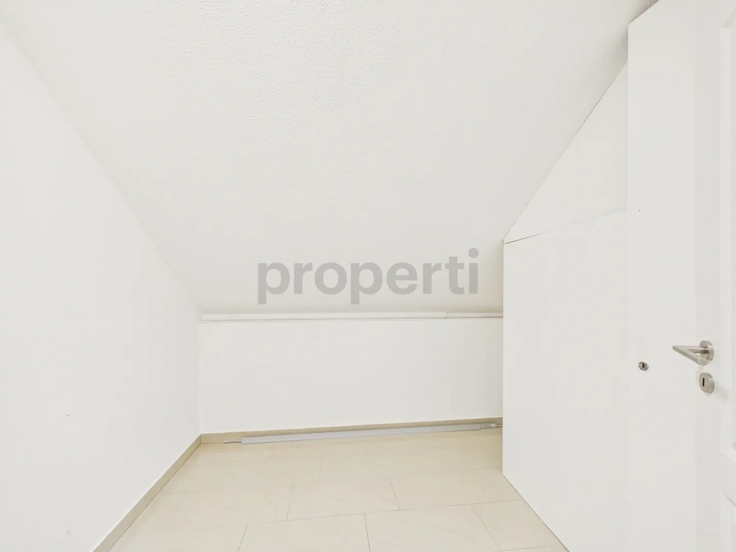 Newly renovated 5-room single-family house with practical basement, Elsau - Photo 10 of 12