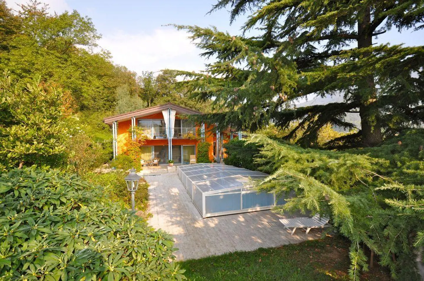 Landhaus Eingebettet in Grün mit Pool und Stallungen in Origlio - Foto 2 von 14