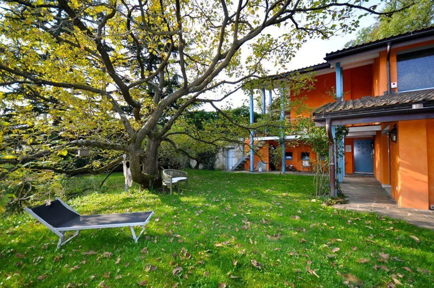 Landhaus Eingebettet in Grün mit Pool und Stallungen in Origlio - Foto 3 von 14