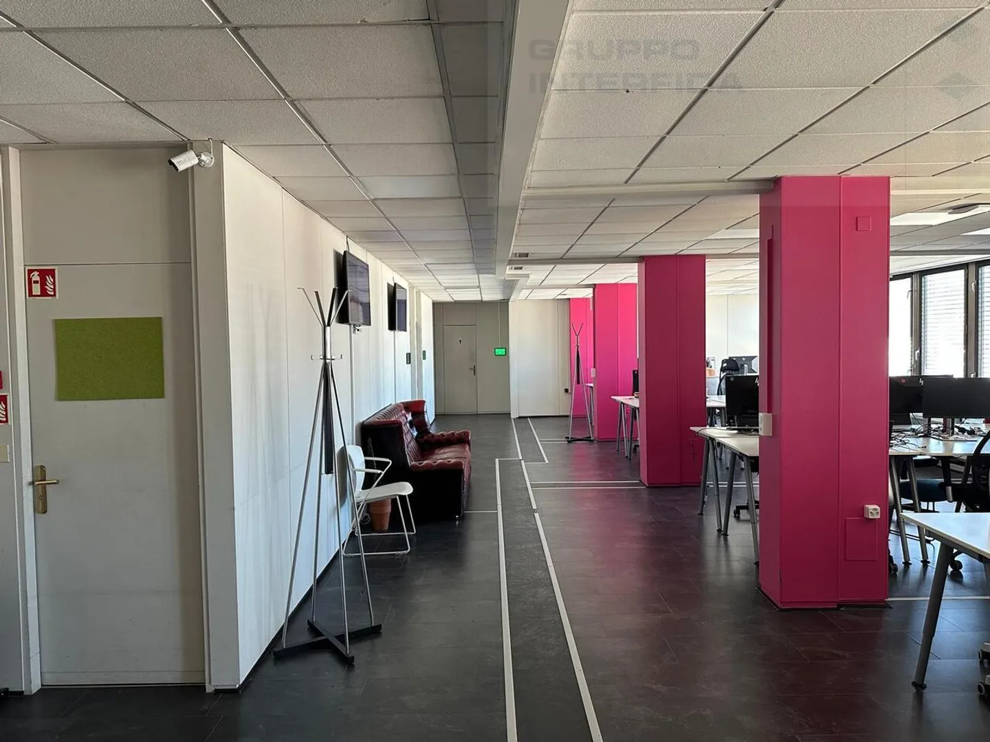 Ufficio open-space spazioso - Foto 2 di 9