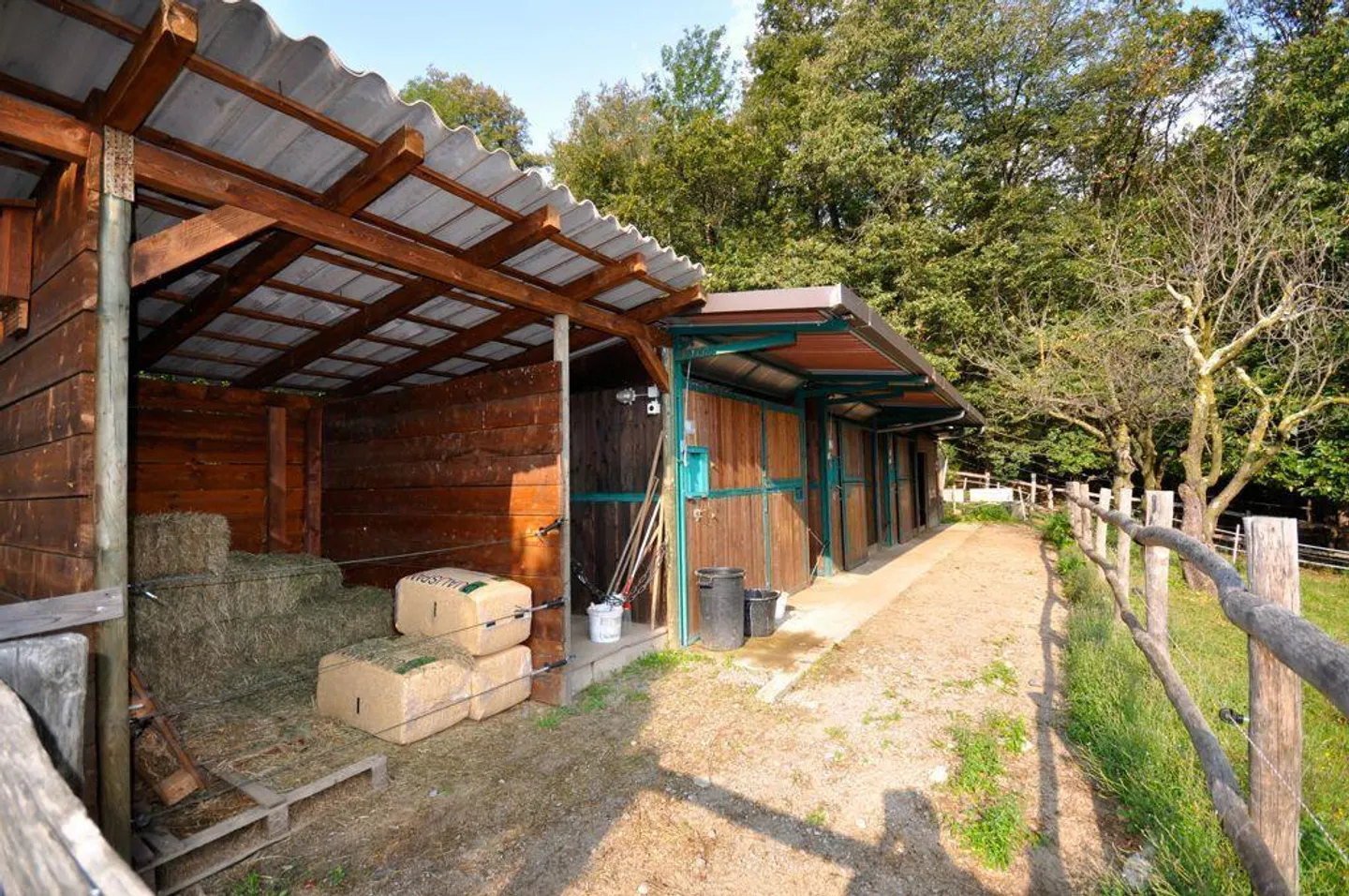 Landhaus Eingebettet in Grün mit Pool und Stallungen in Origlio - Foto 13 von 14