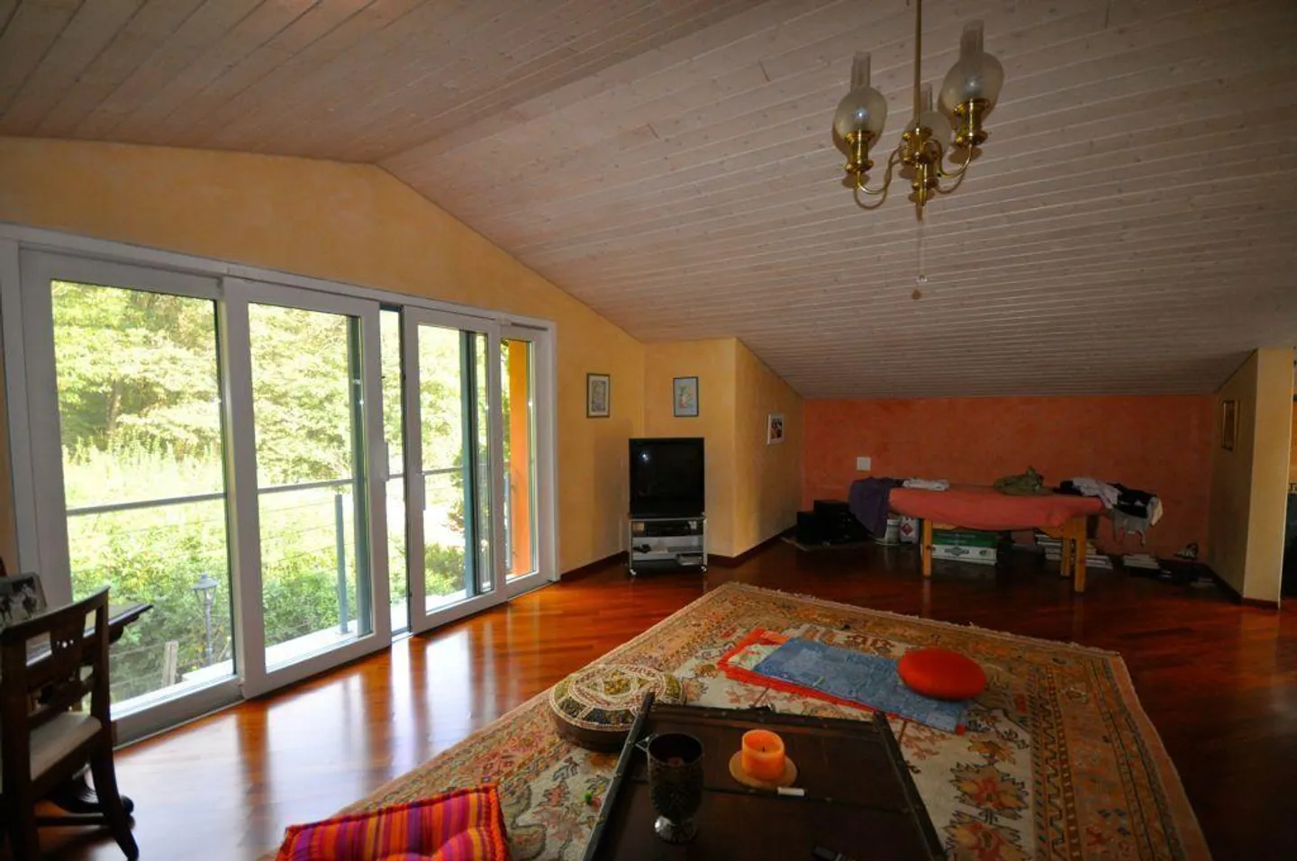 Landhaus Eingebettet in Grün mit Pool und Stallungen in Origlio - Foto 10 von 14