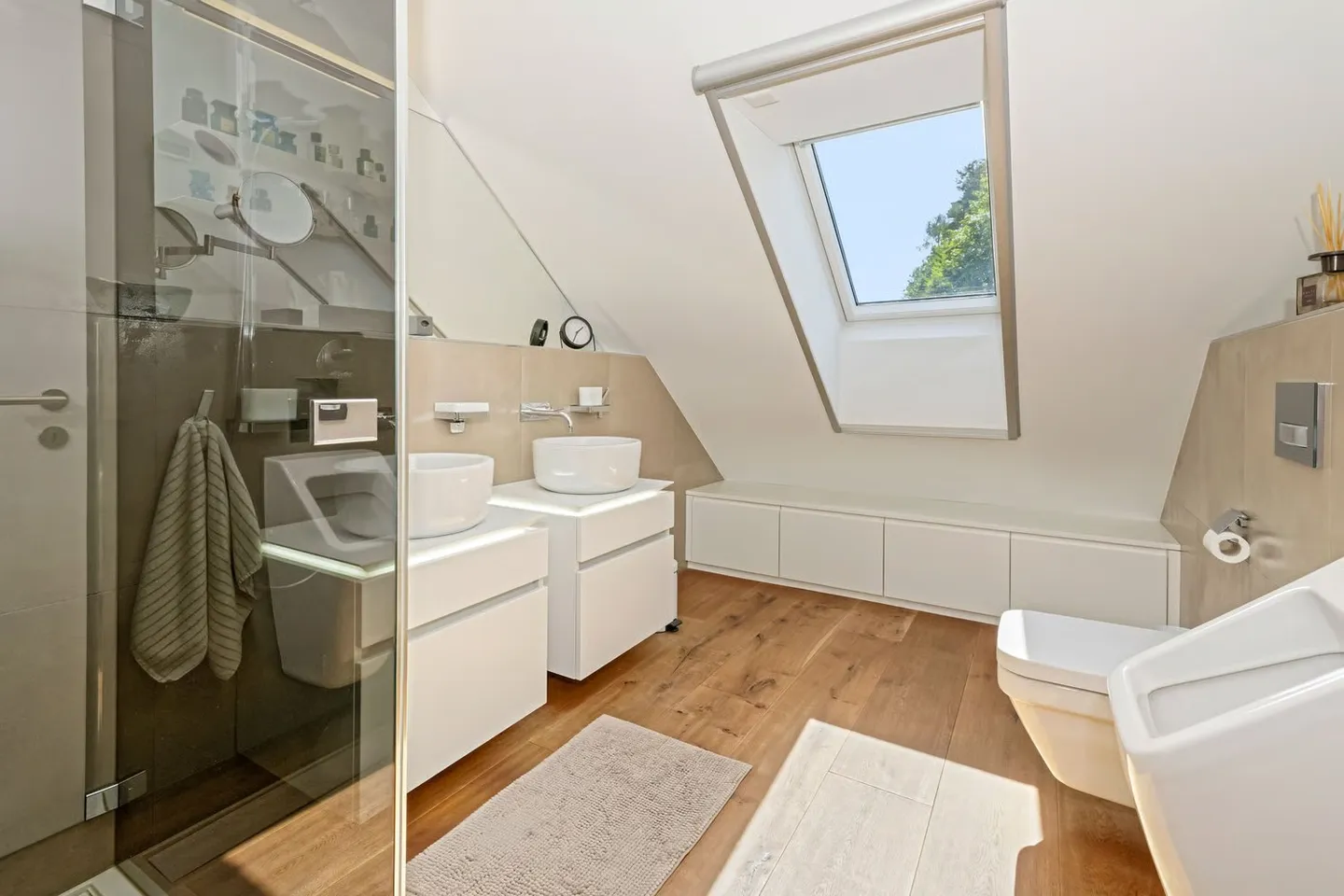 166 m² Wohnraum mit zwei Terrassen und freiem Blick ins Grüne - Foto 11 di 12