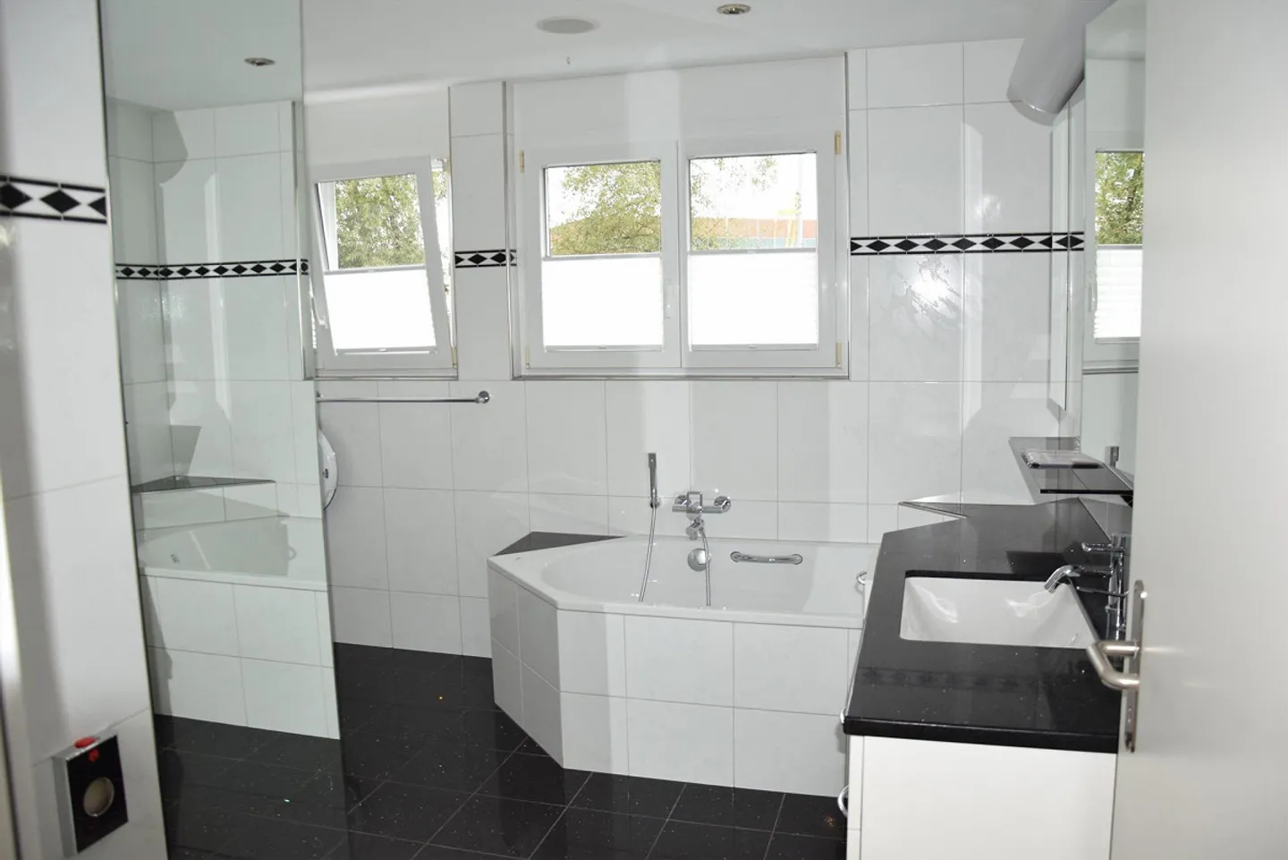 Appartement moderne de 4,5 pièces avec garage à Aadorf - Photo 3 sur 13