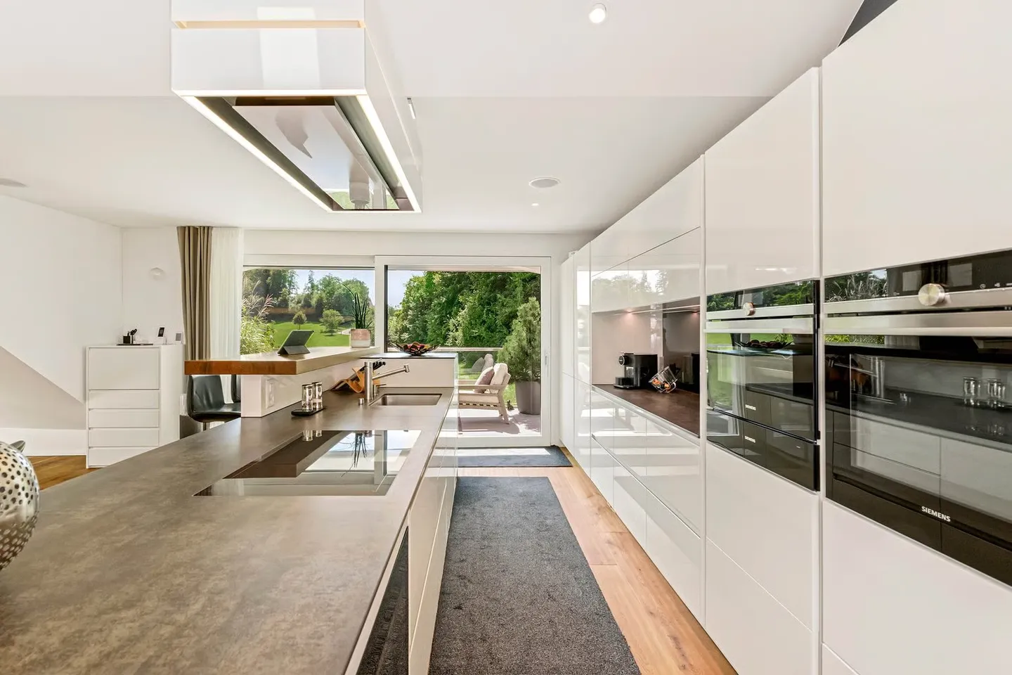 166 m² Wohnraum mit zwei Terrassen und freiem Blick ins Grüne - Foto 3 di 12