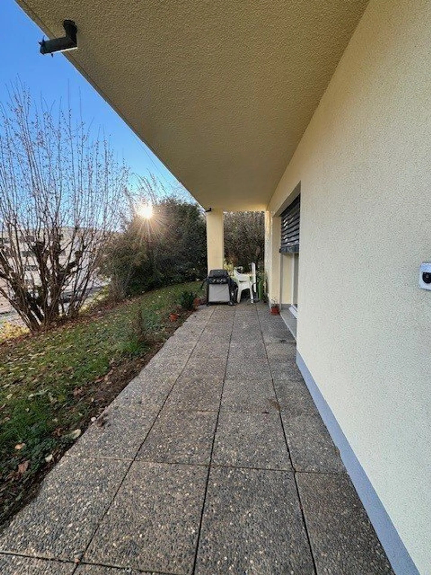 Appartement de deux pièces et demie au rez-de-chaussée - Photo 2 sur 3