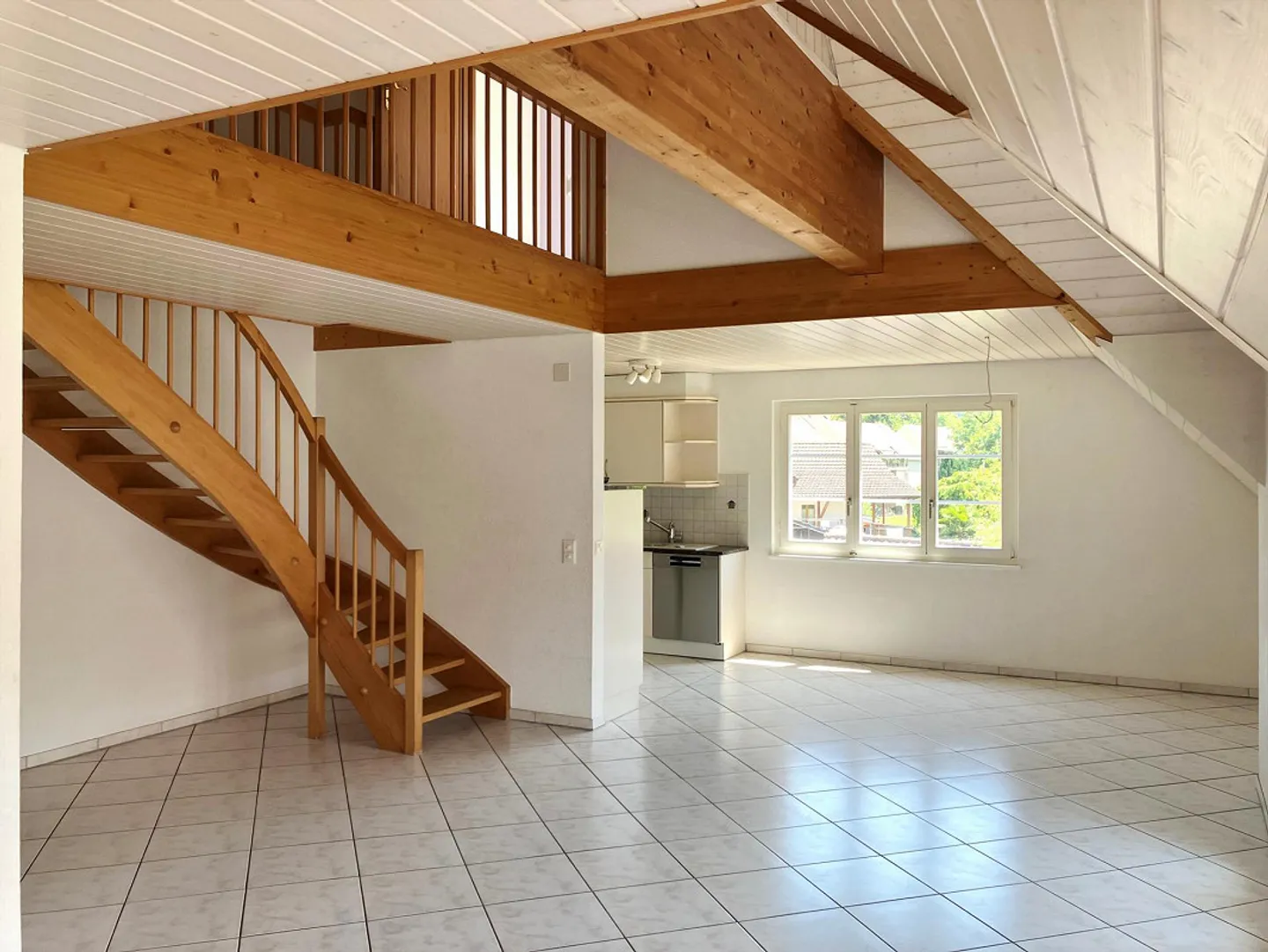 For Sale 5.5 Room Maisonette Apartment in a Quiet and Sunny Location - Photo 5 of 11