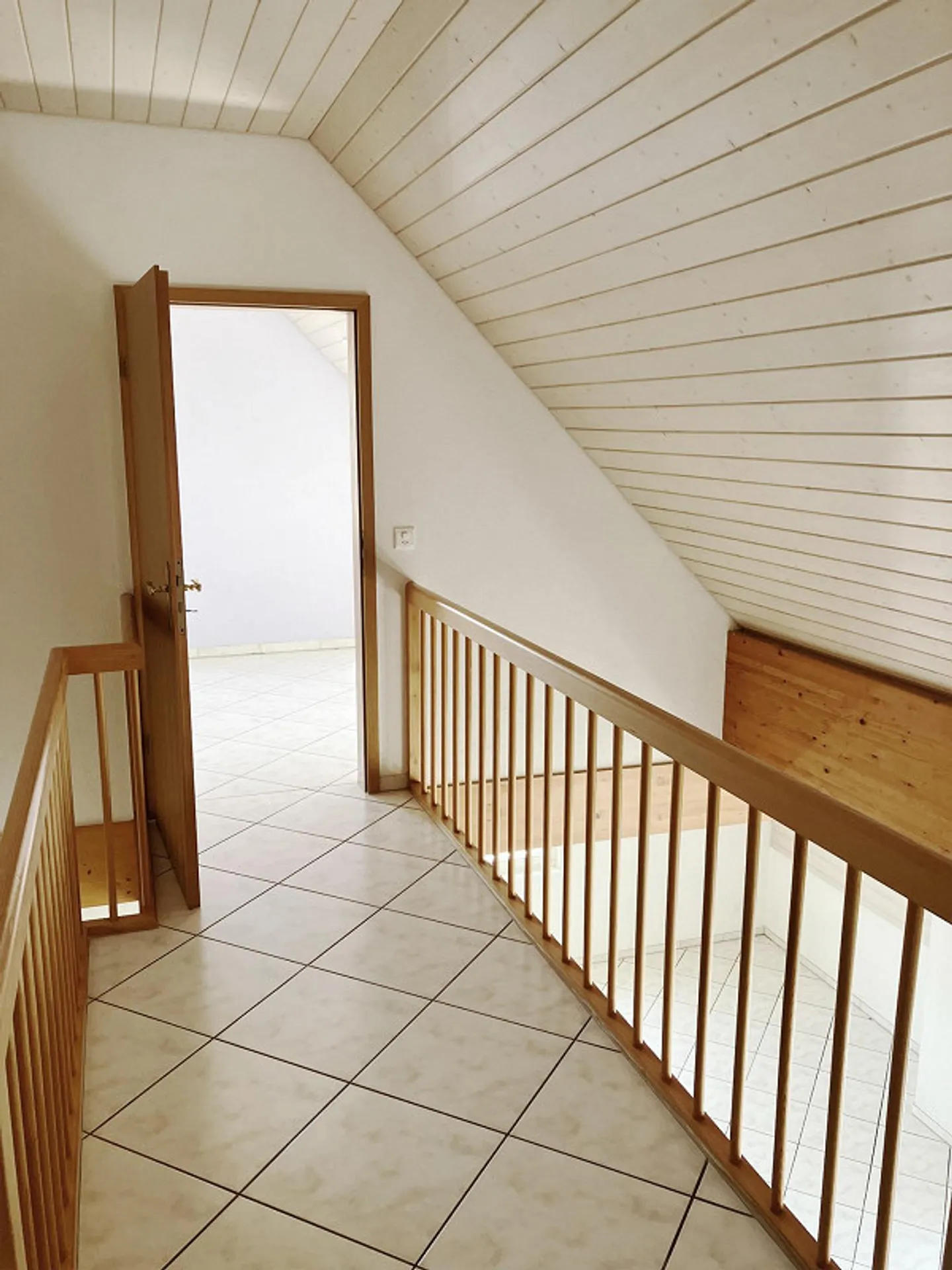 For Sale 5.5 Room Maisonette Apartment in a Quiet and Sunny Location - Photo 8 of 11