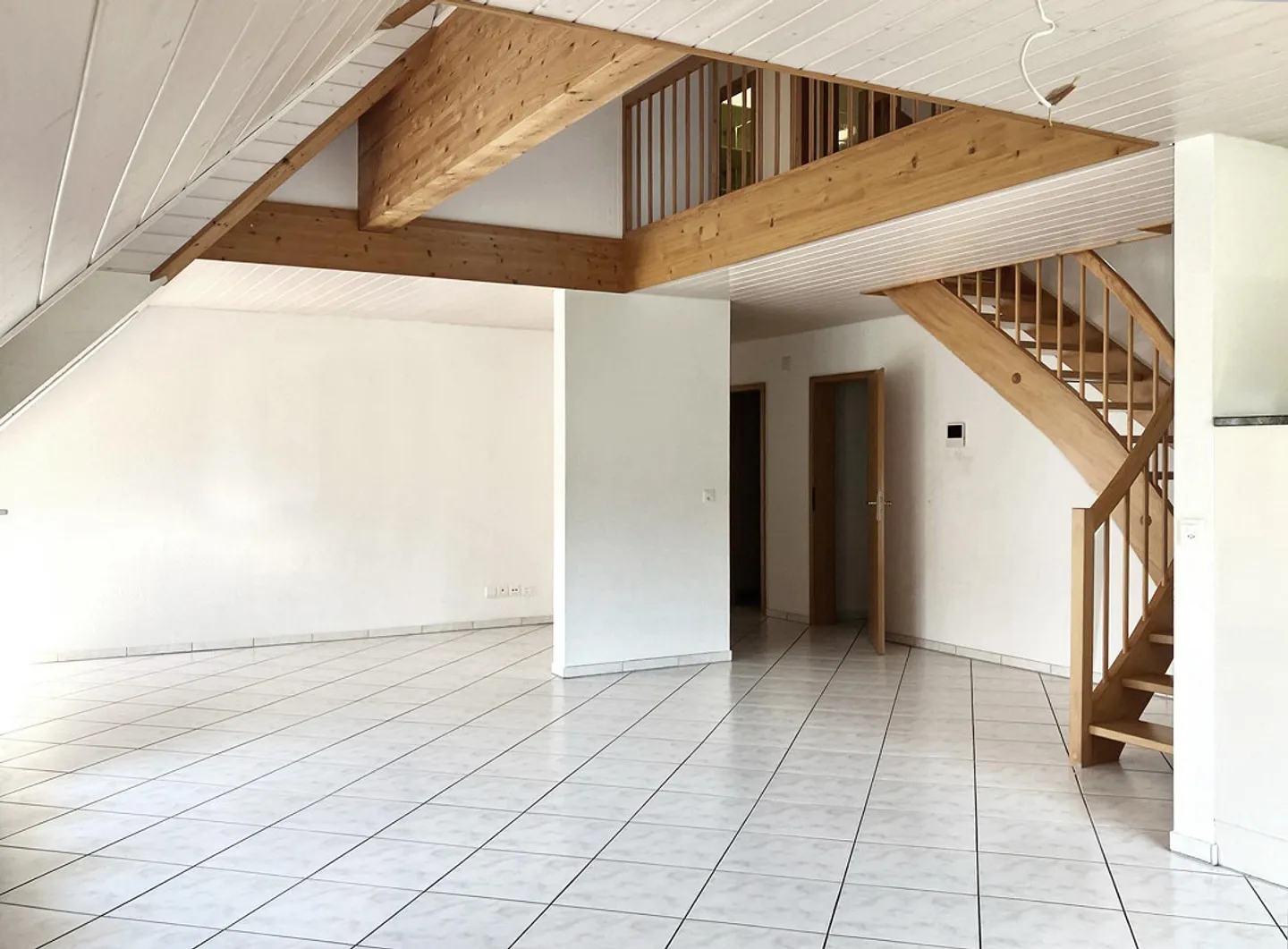 For Sale 5.5 Room Maisonette Apartment in a Quiet and Sunny Location - Photo 6 of 11