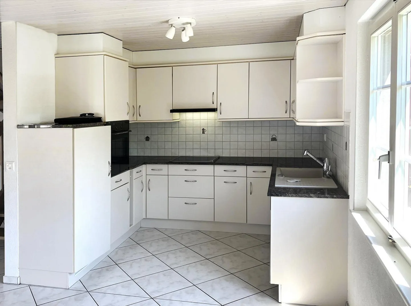 For Sale 5.5 Room Maisonette Apartment in a Quiet and Sunny Location - Photo 7 of 11