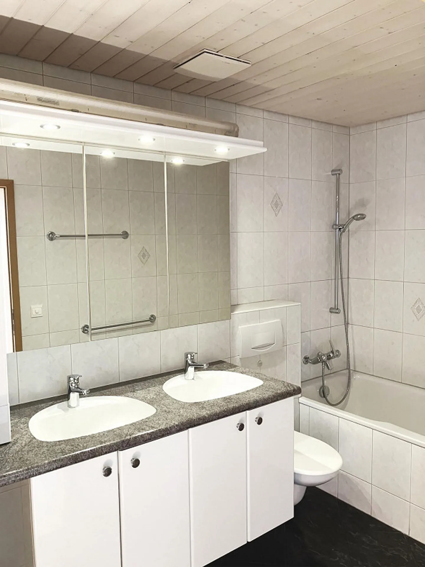 For Sale 5.5 Room Maisonette Apartment in a Quiet and Sunny Location - Photo 10 of 11